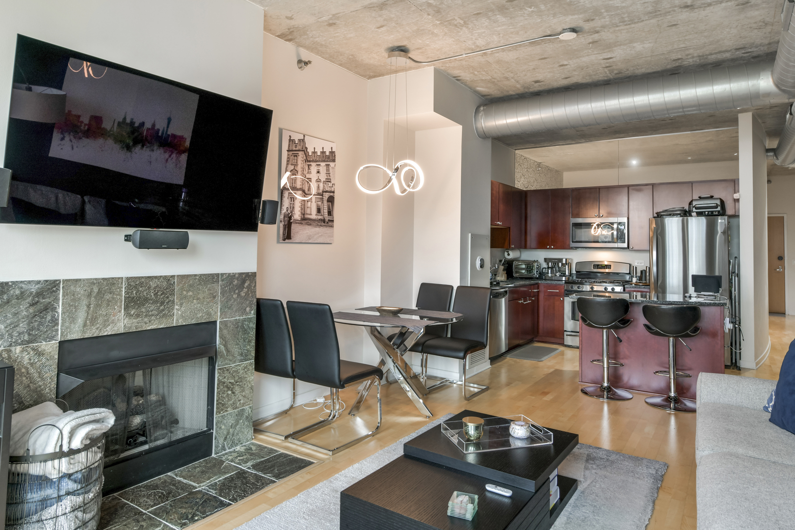 700 N LARRABEE Street Unit: 1411