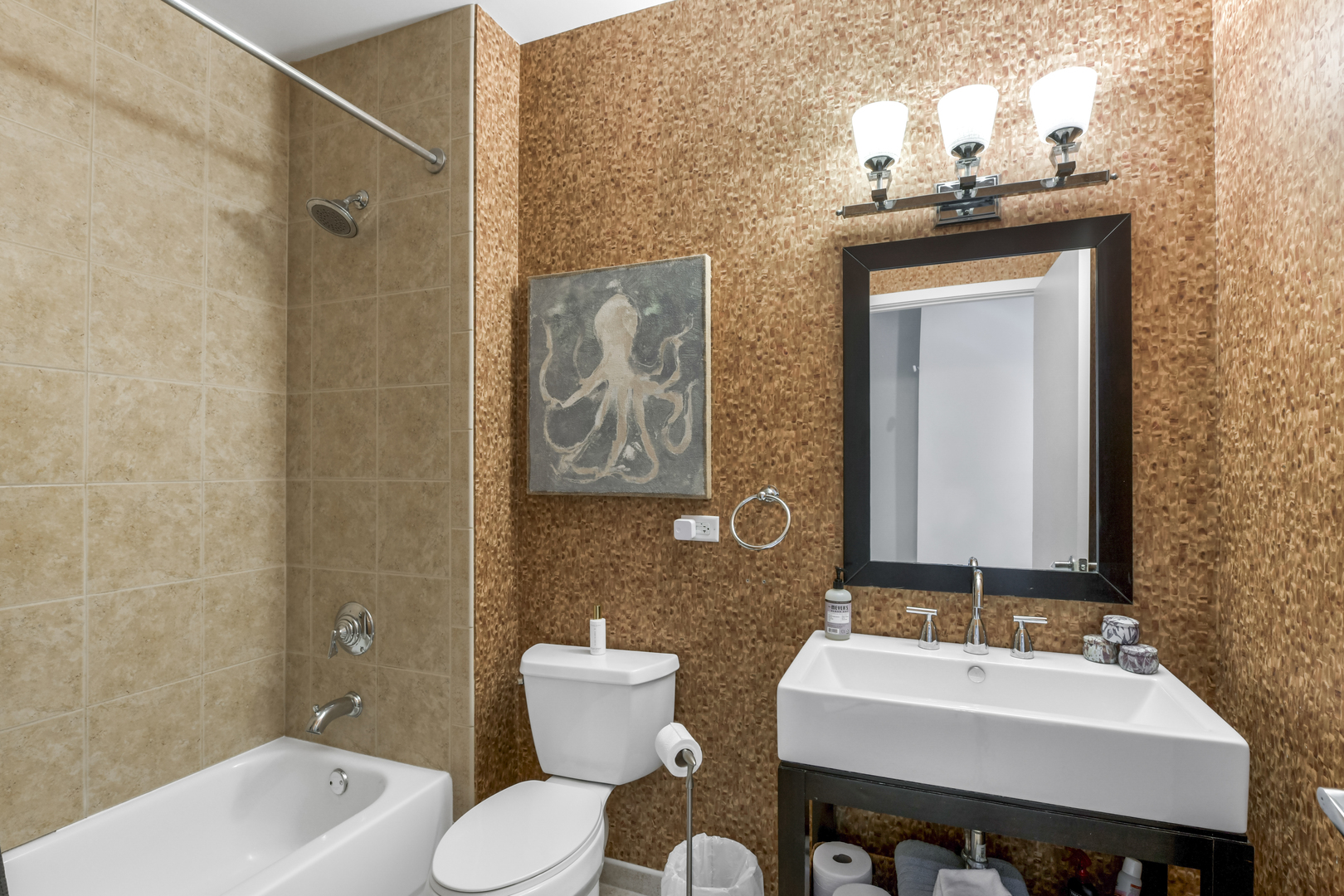 700 N LARRABEE Street Unit: 1411