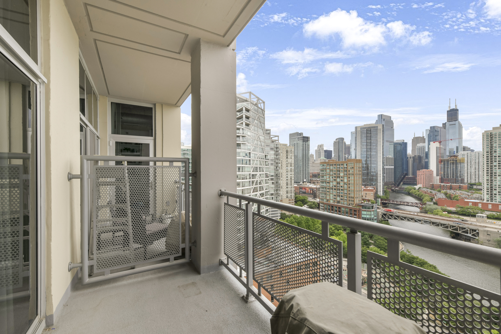 700 N LARRABEE Street Unit: 1411
