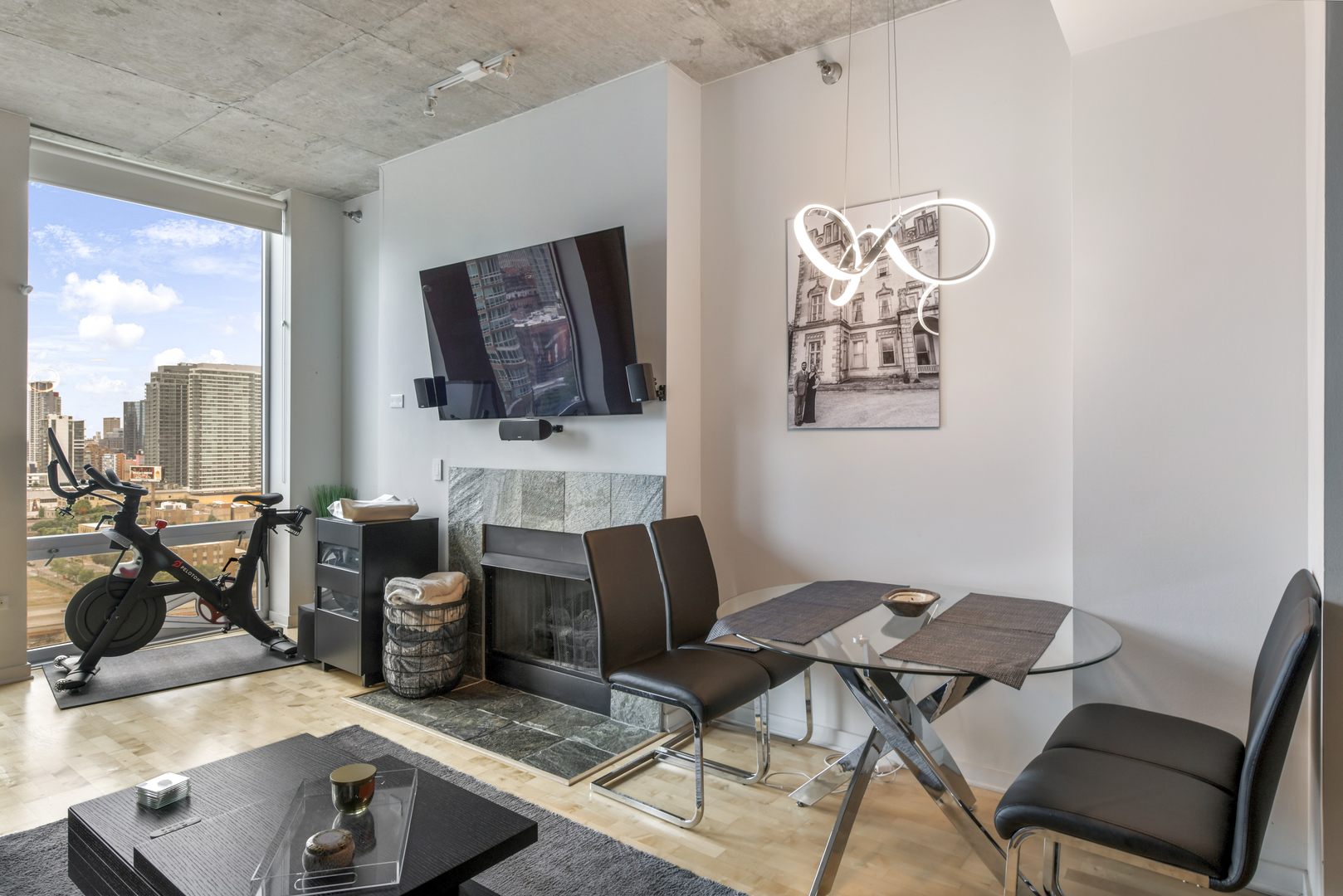 700 N LARRABEE Street Unit: 1411