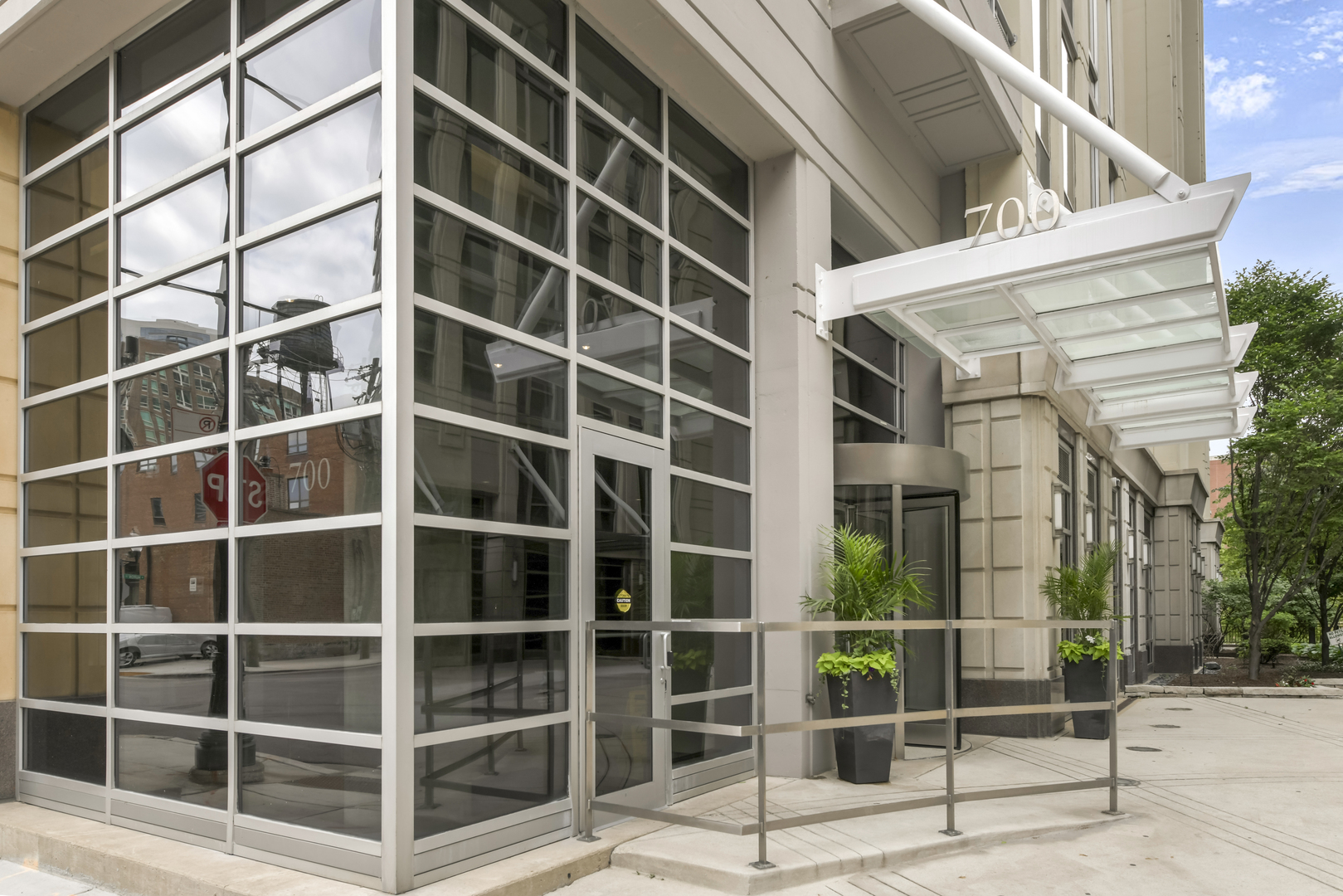 700 N LARRABEE Street Unit: 1411