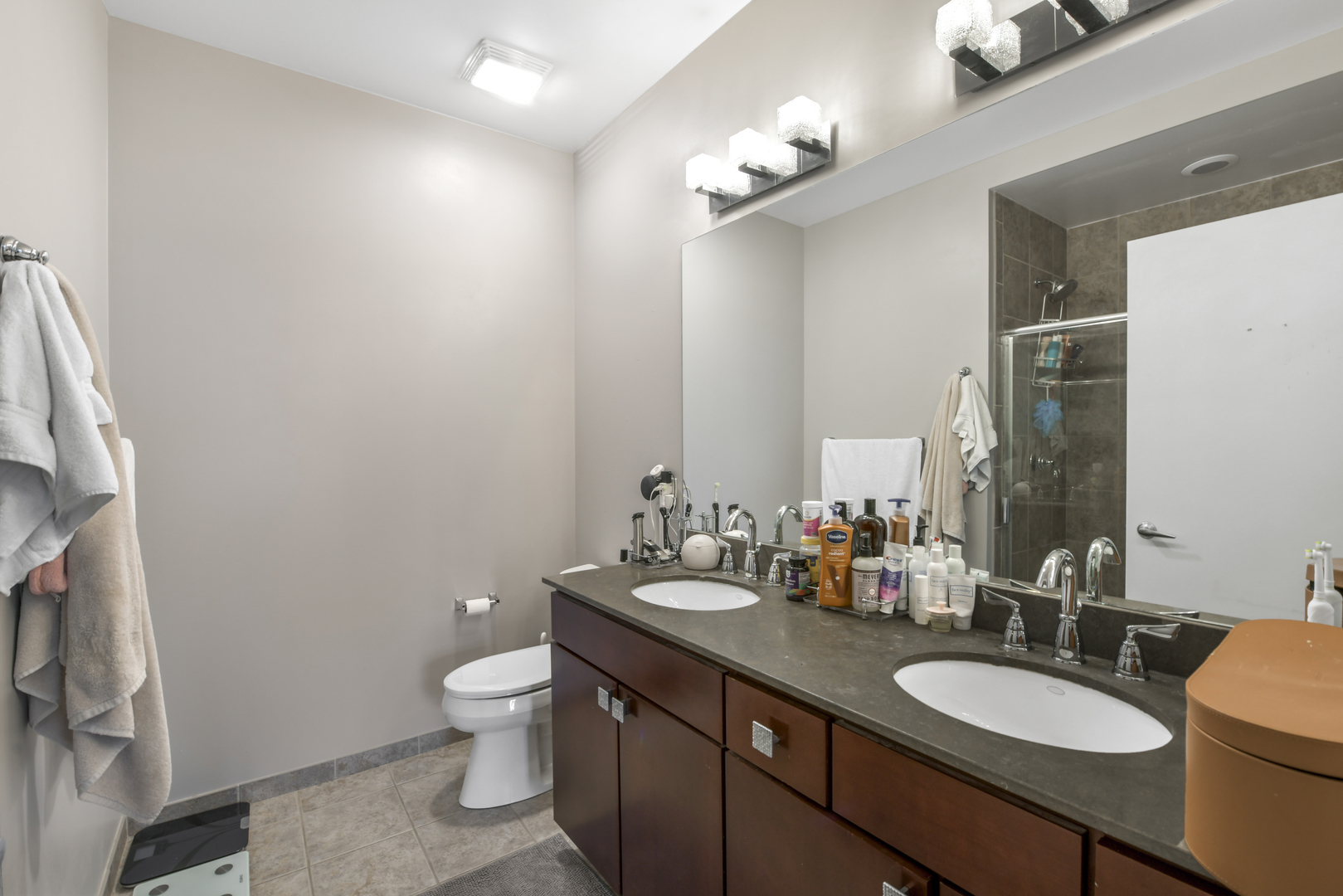 700 N LARRABEE Street Unit: 1411
