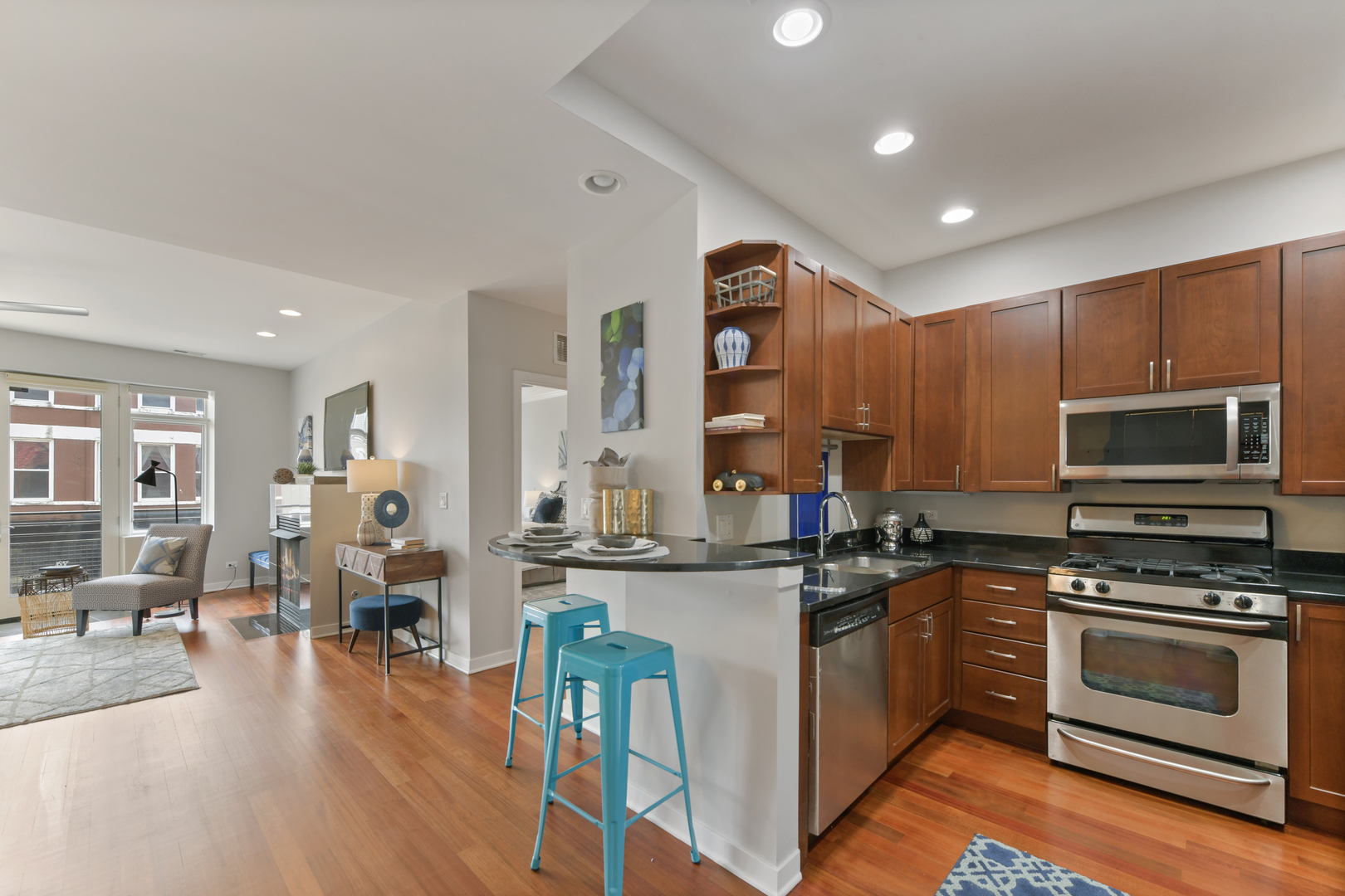 1600 N MARSHFIELD Avenue Unit: 202