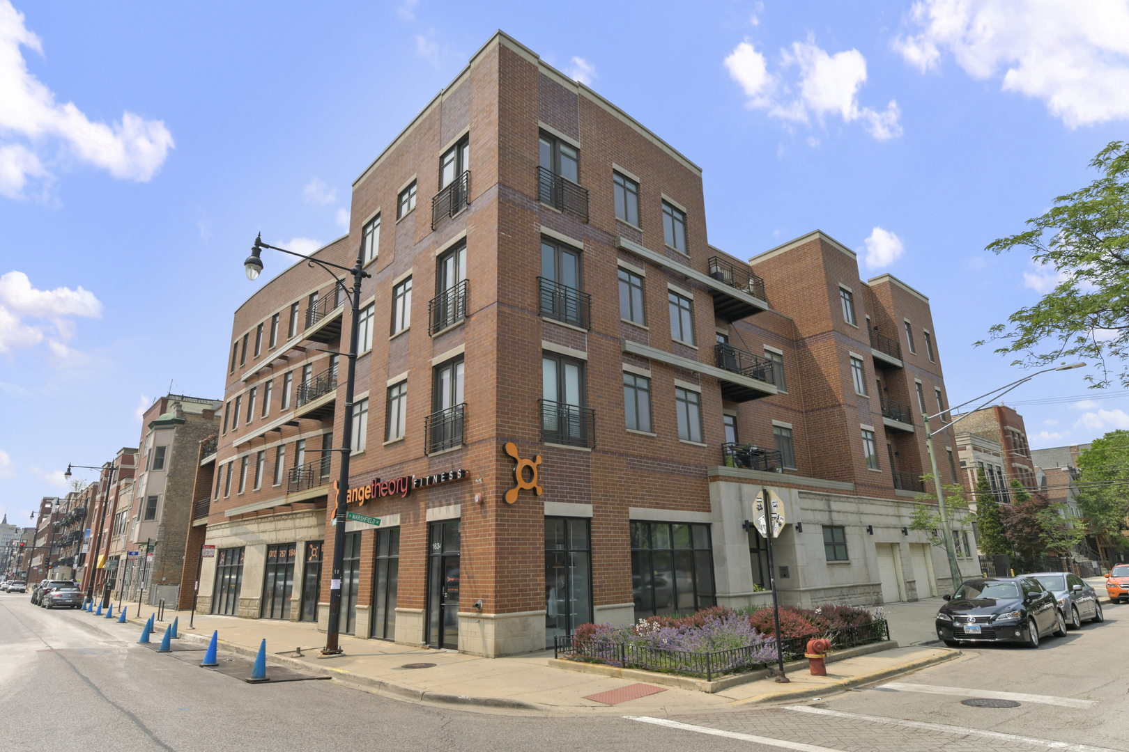 1600 N MARSHFIELD Avenue Unit: 202