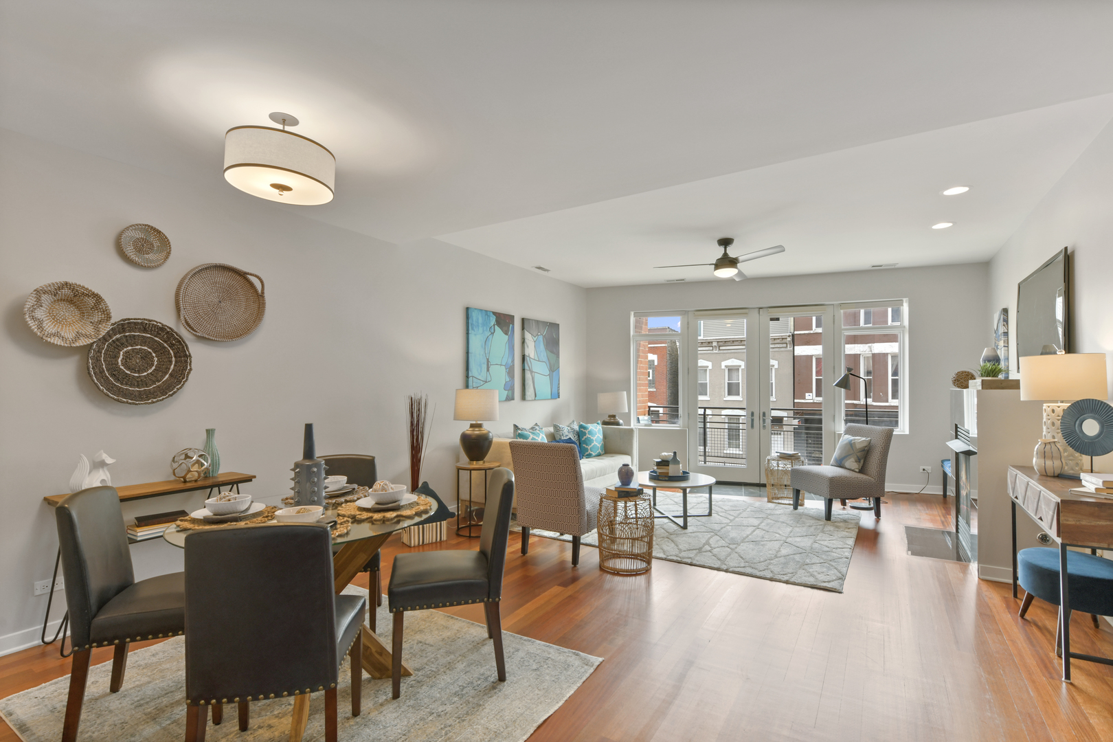 1600 N MARSHFIELD Avenue Unit: 202