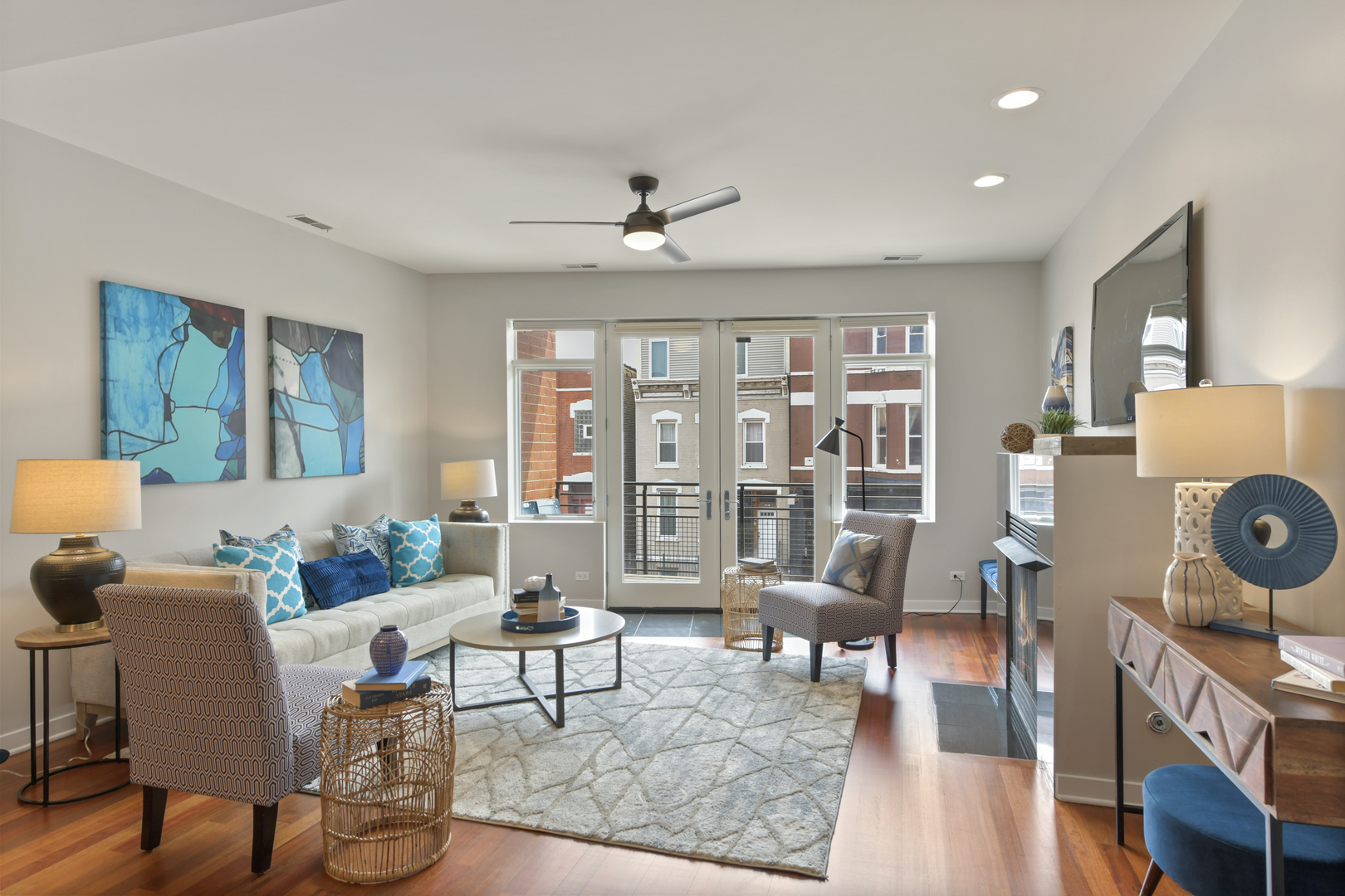 1600 N MARSHFIELD Avenue Unit: 202