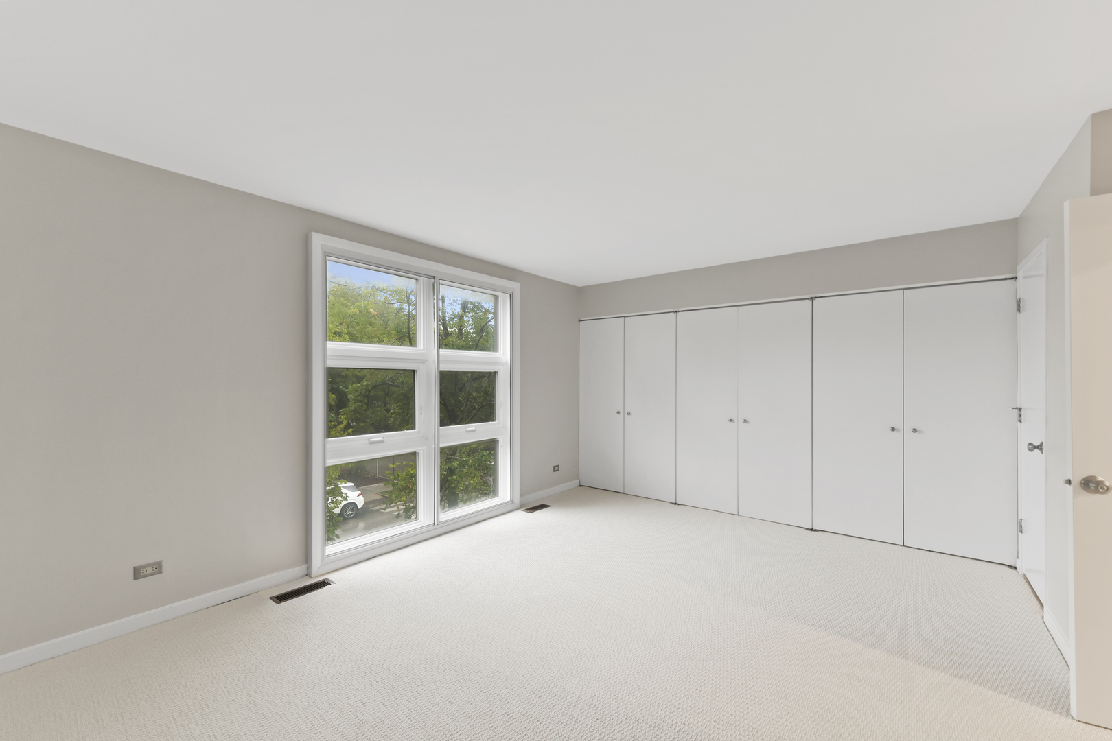 933 W WRIGHTWOOD Avenue Unit: B
