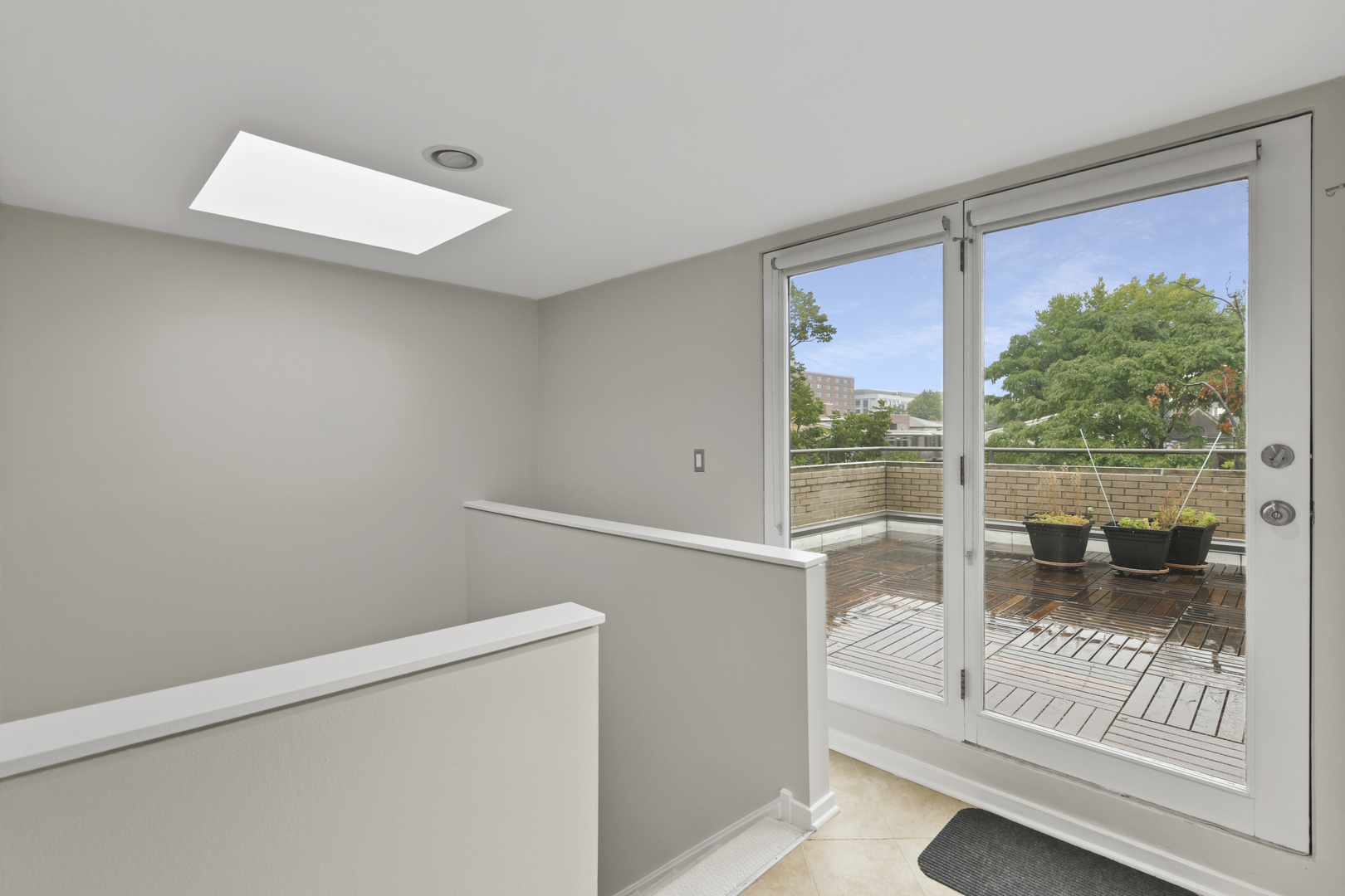 933 W WRIGHTWOOD Avenue Unit: B