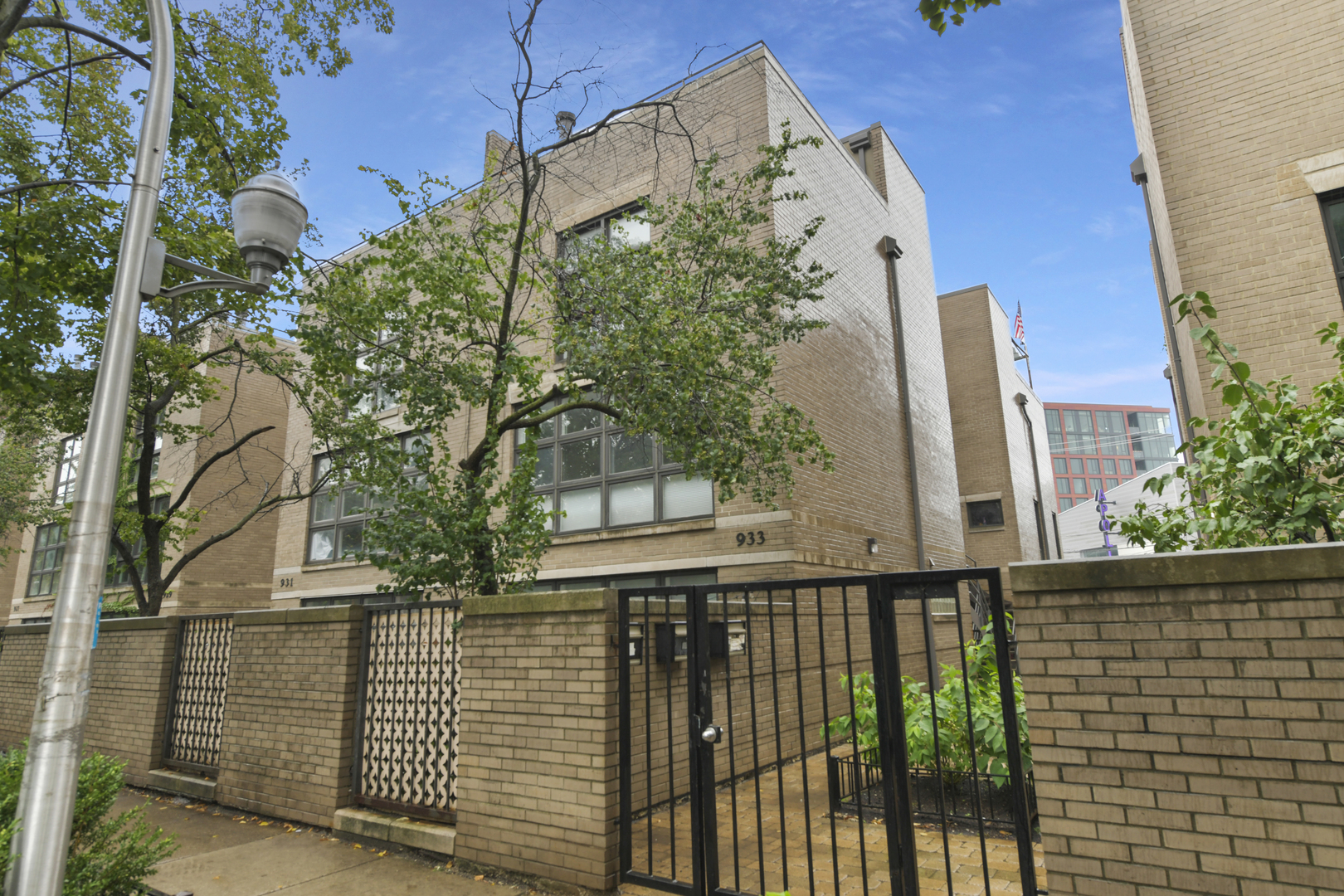 933 W WRIGHTWOOD Avenue Unit: B