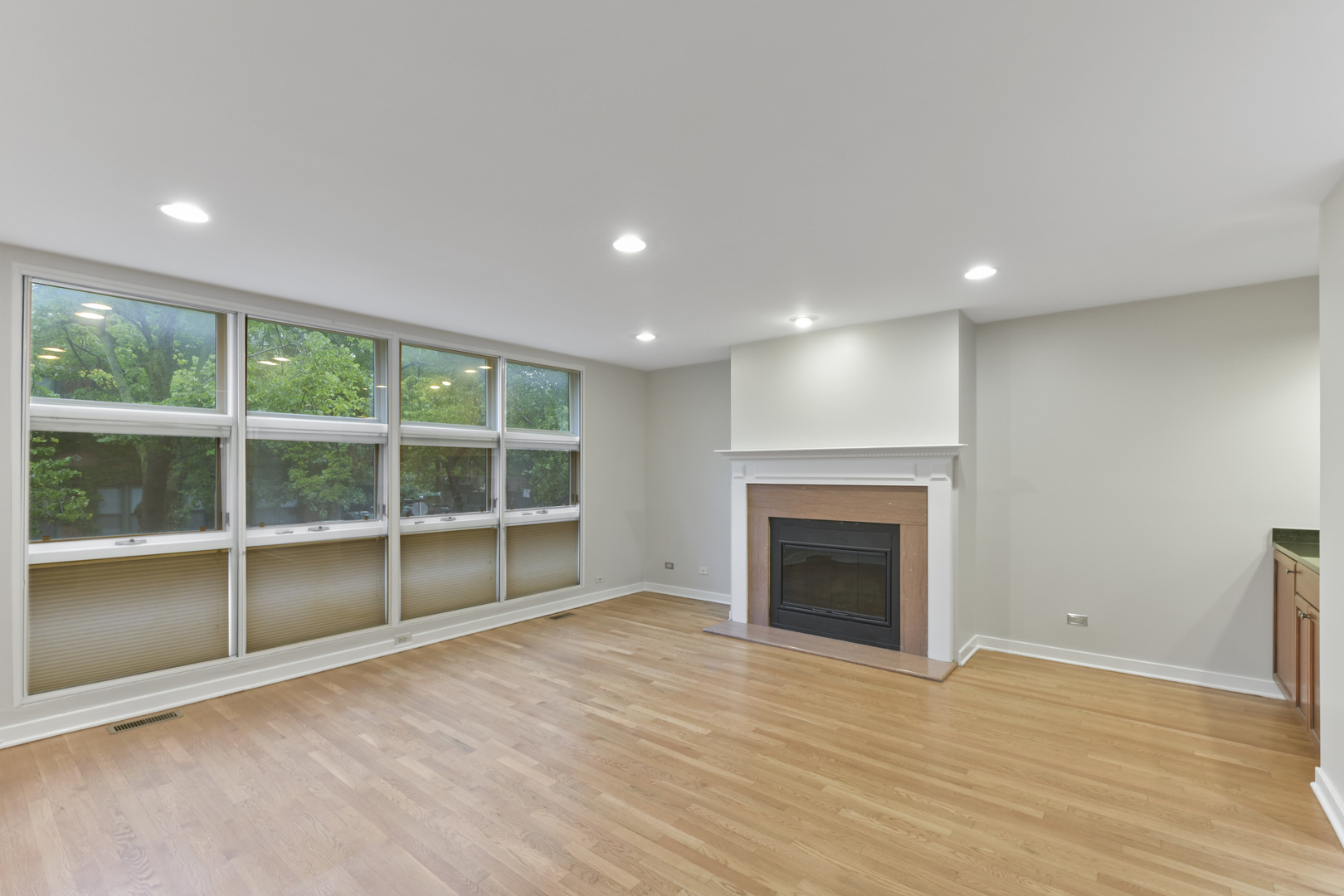 933 W WRIGHTWOOD Avenue Unit: B