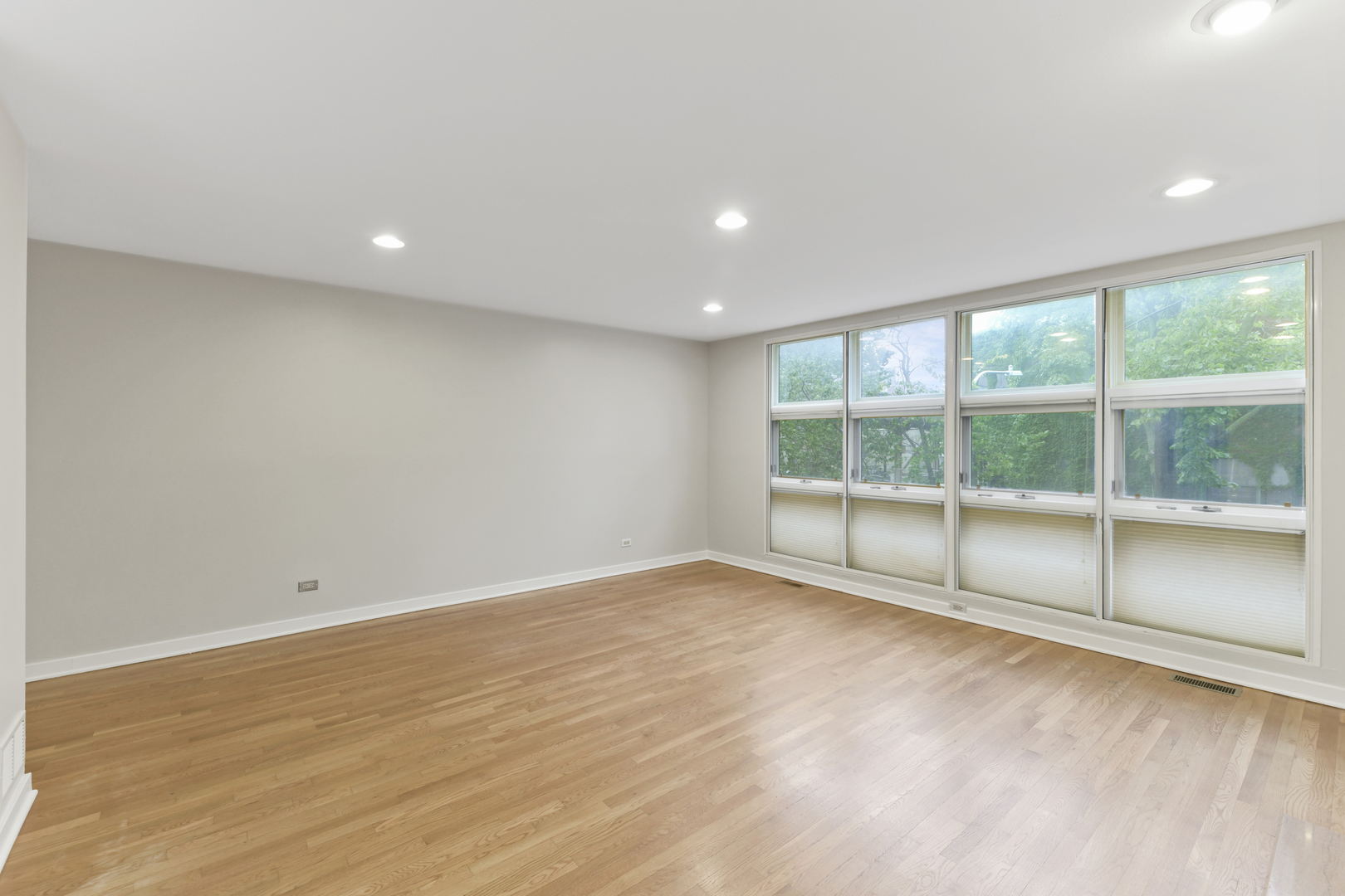 933 W WRIGHTWOOD Avenue Unit: B
