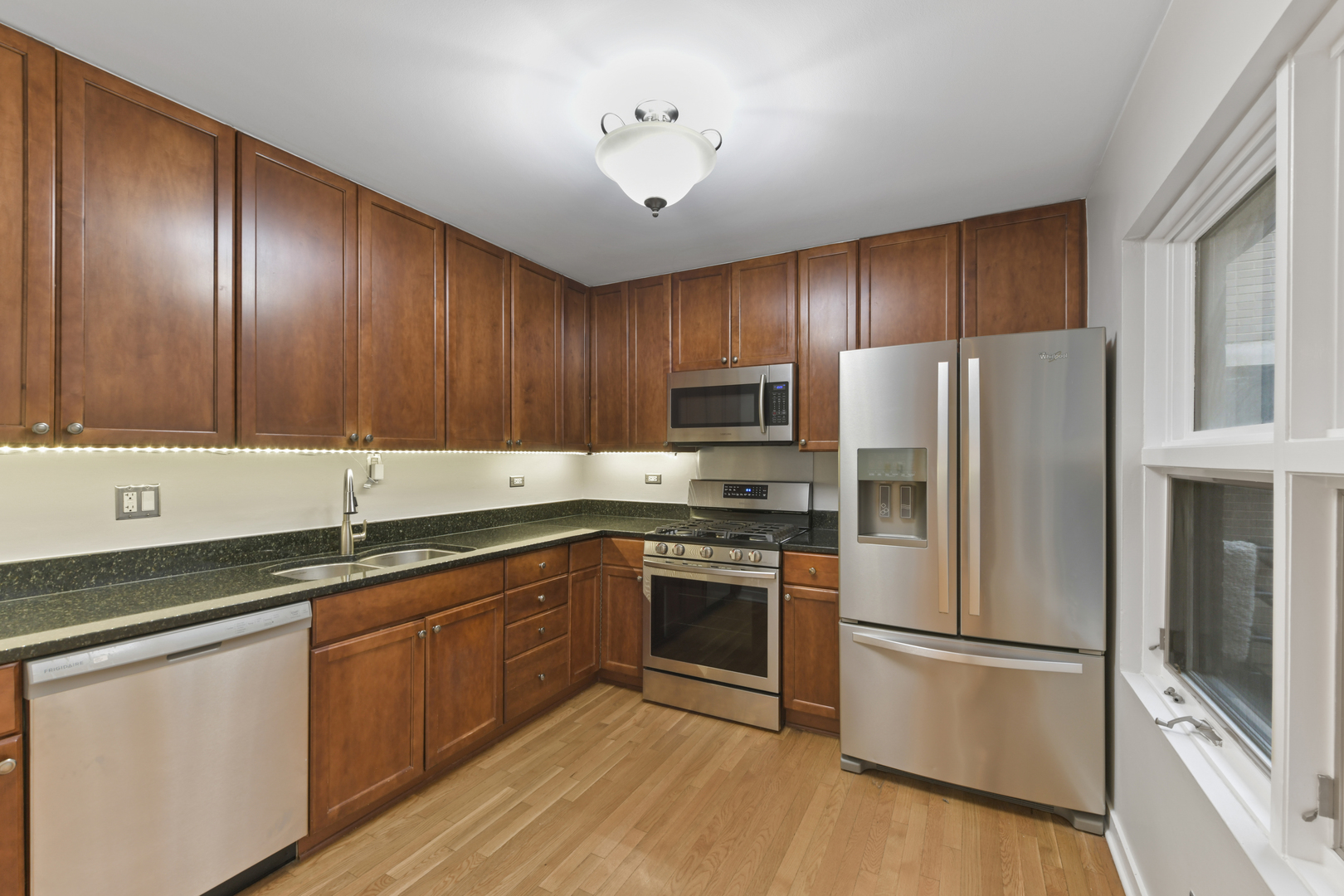 933 W WRIGHTWOOD Avenue Unit: B
