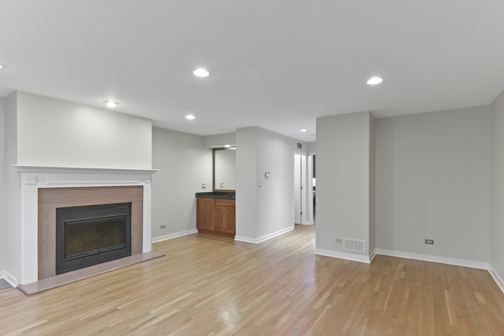 933 W WRIGHTWOOD Avenue Unit: B