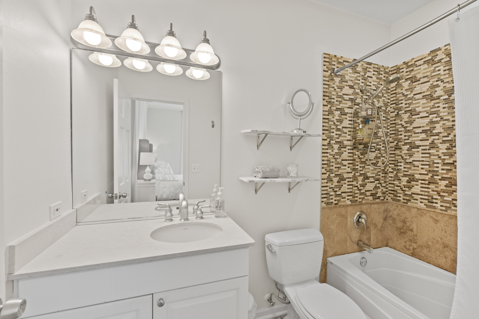 2333 N Leavitt Street Unit: 3S