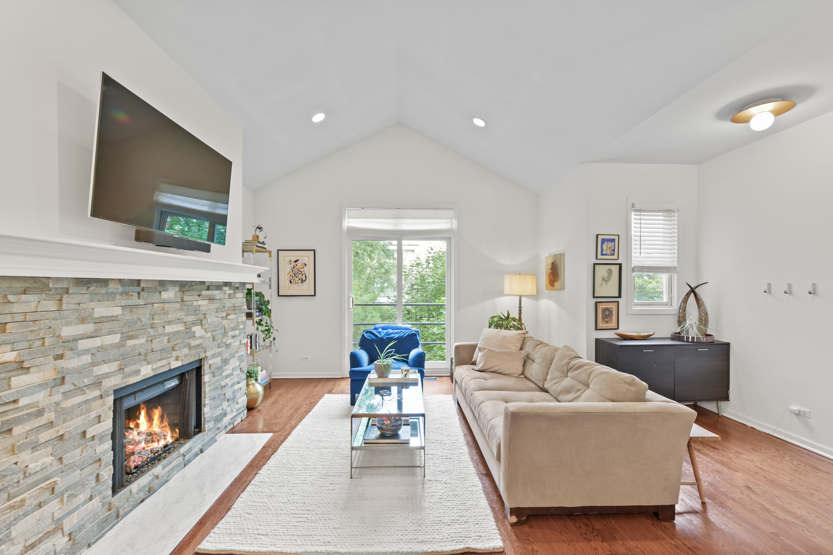 2333 N Leavitt Street Unit: 3S
