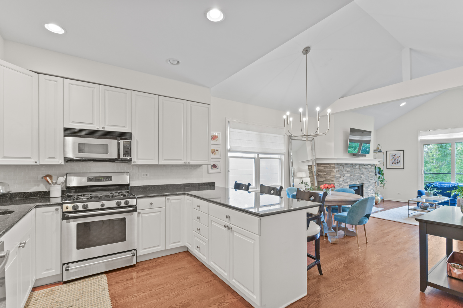 2333 N Leavitt Street Unit: 3S