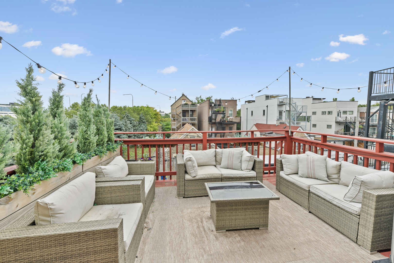 2333 N Leavitt Street Unit: 3S