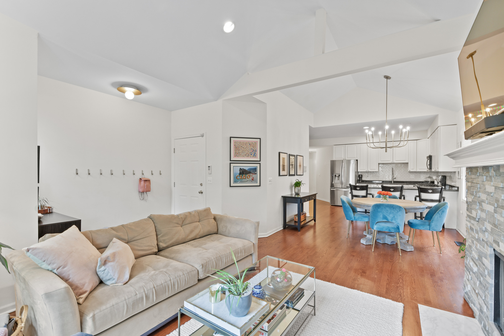2333 N Leavitt Street Unit: 3S