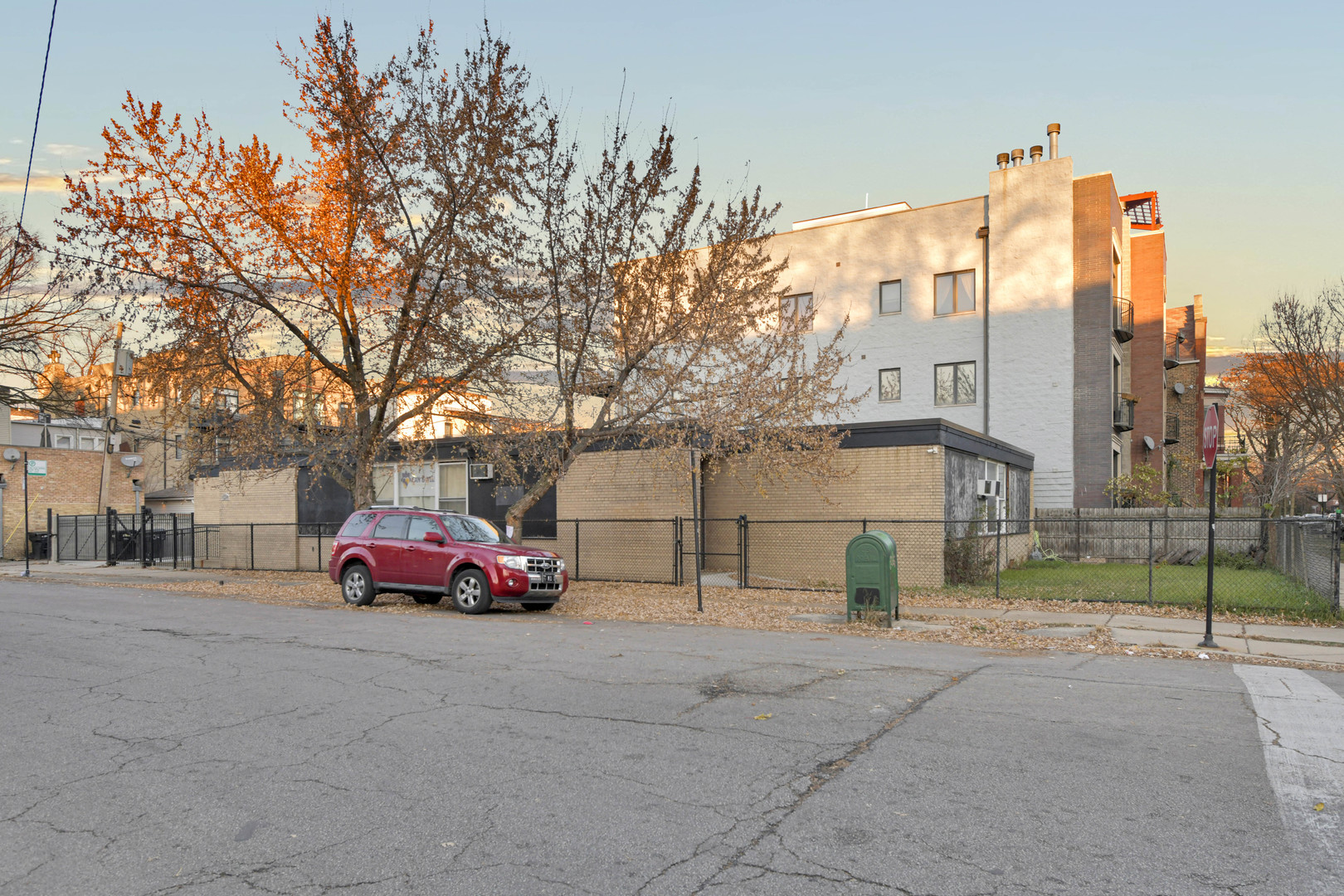 2454 W Cortez Street