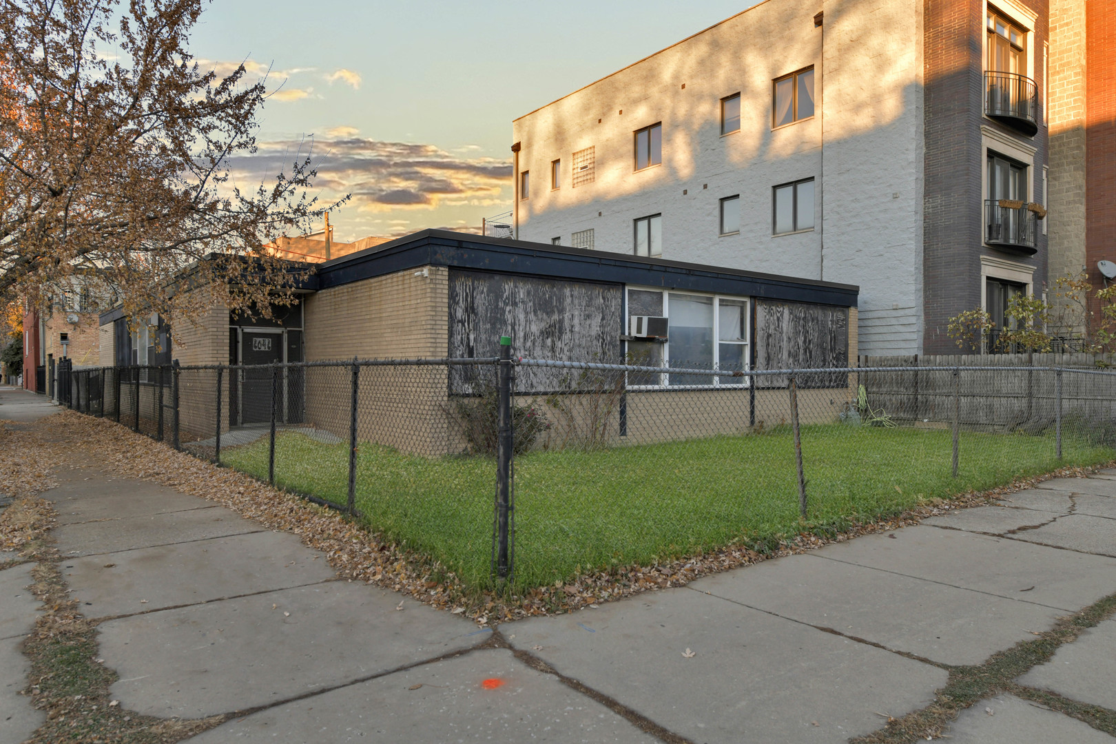 2454 W Cortez Street