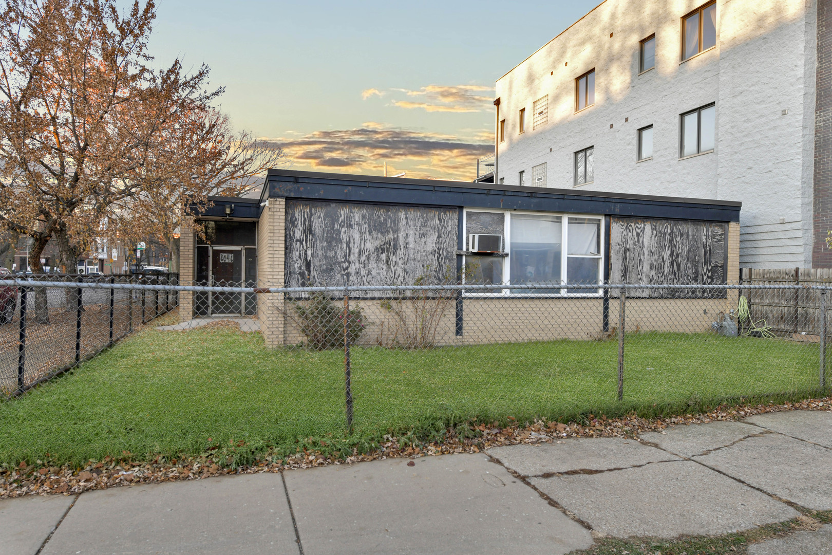 2454 W Cortez Street