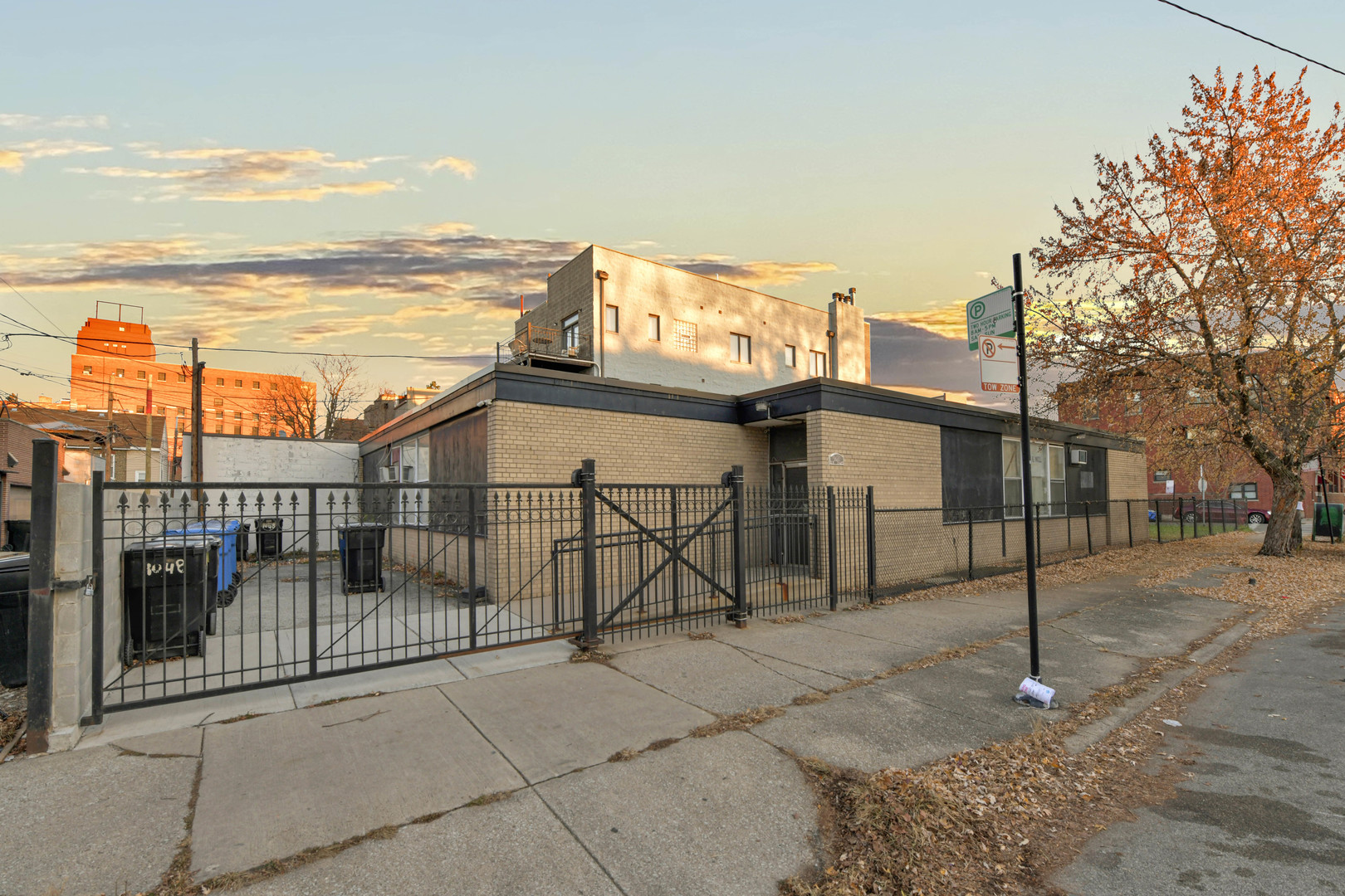 2454 W Cortez Street