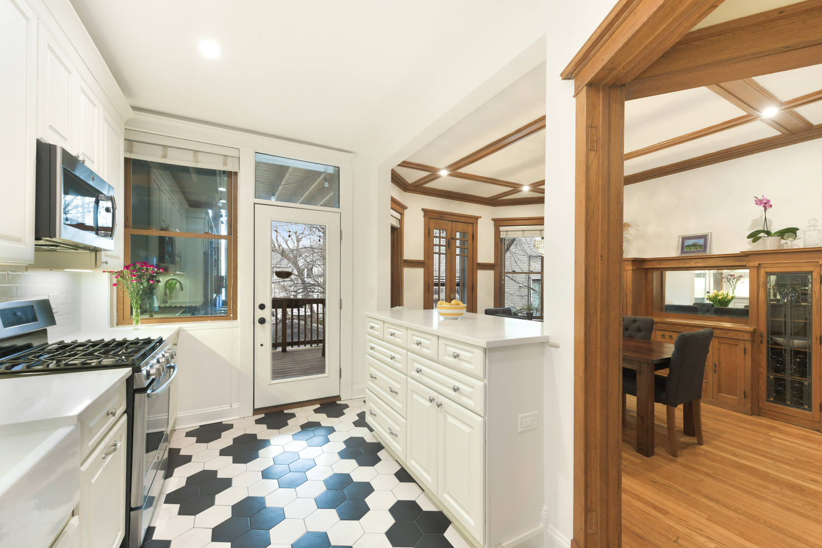 2452 N Racine Avenue Unit: 2N