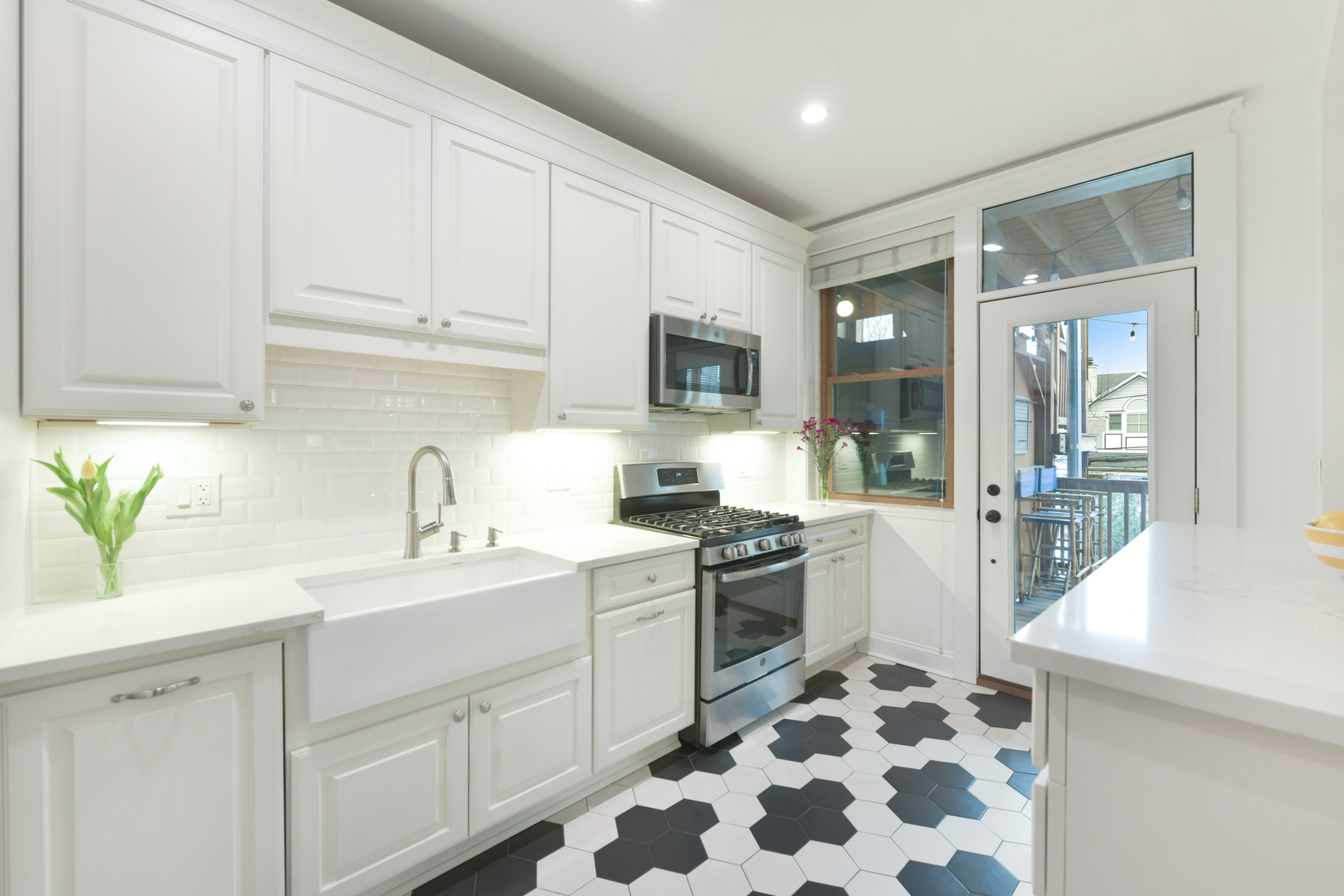 2452 N Racine Avenue Unit: 2N