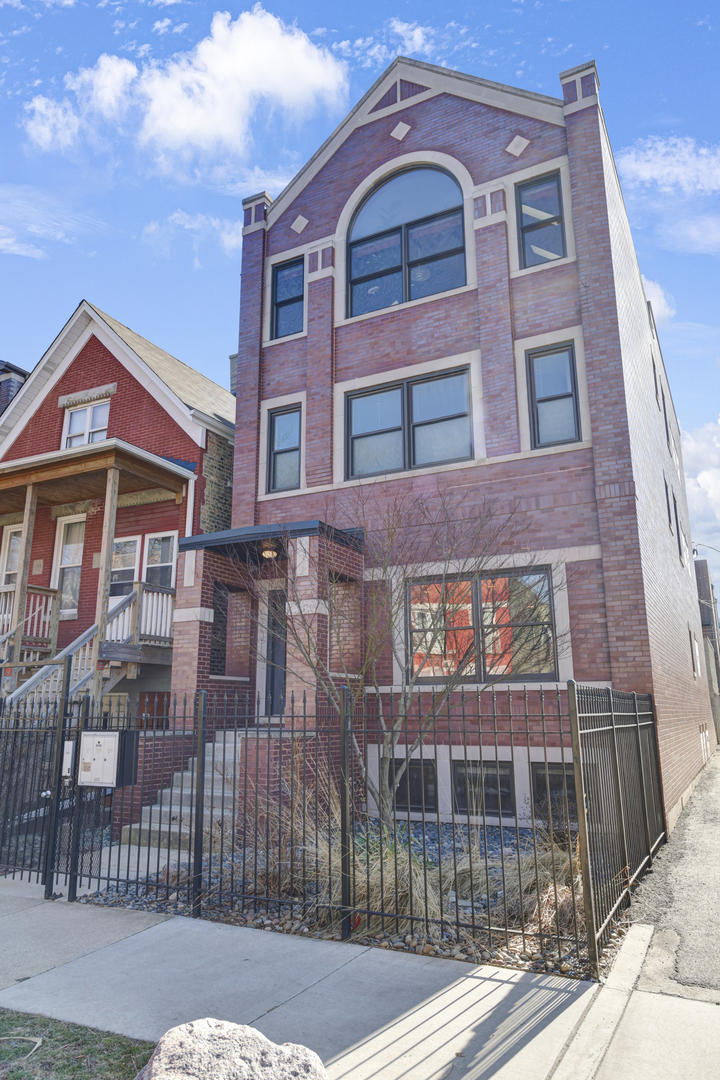 2743 W Thomas Street Unit: 101