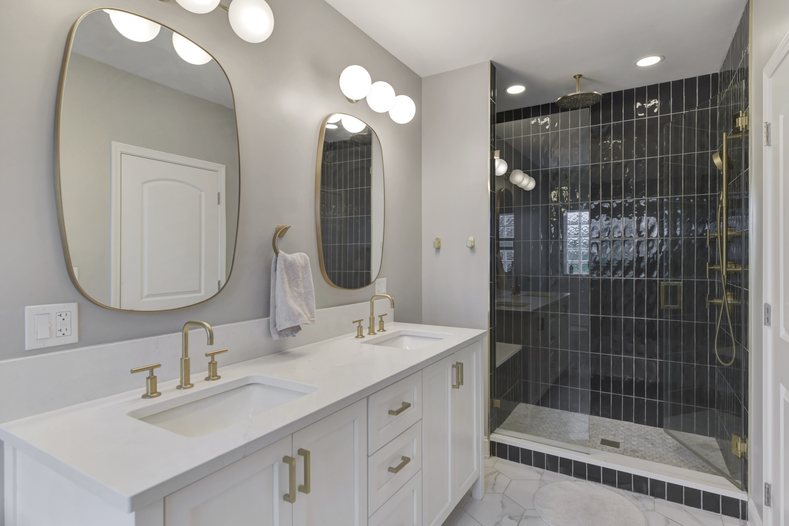 2743 W Thomas Street Unit: 101