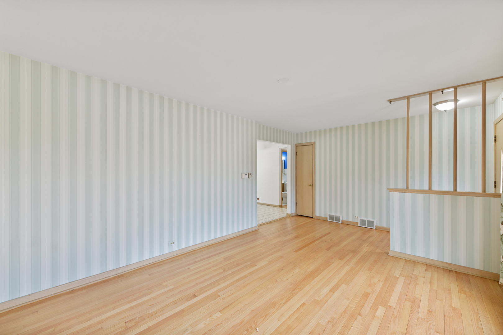 1713 W MARTHA Lane