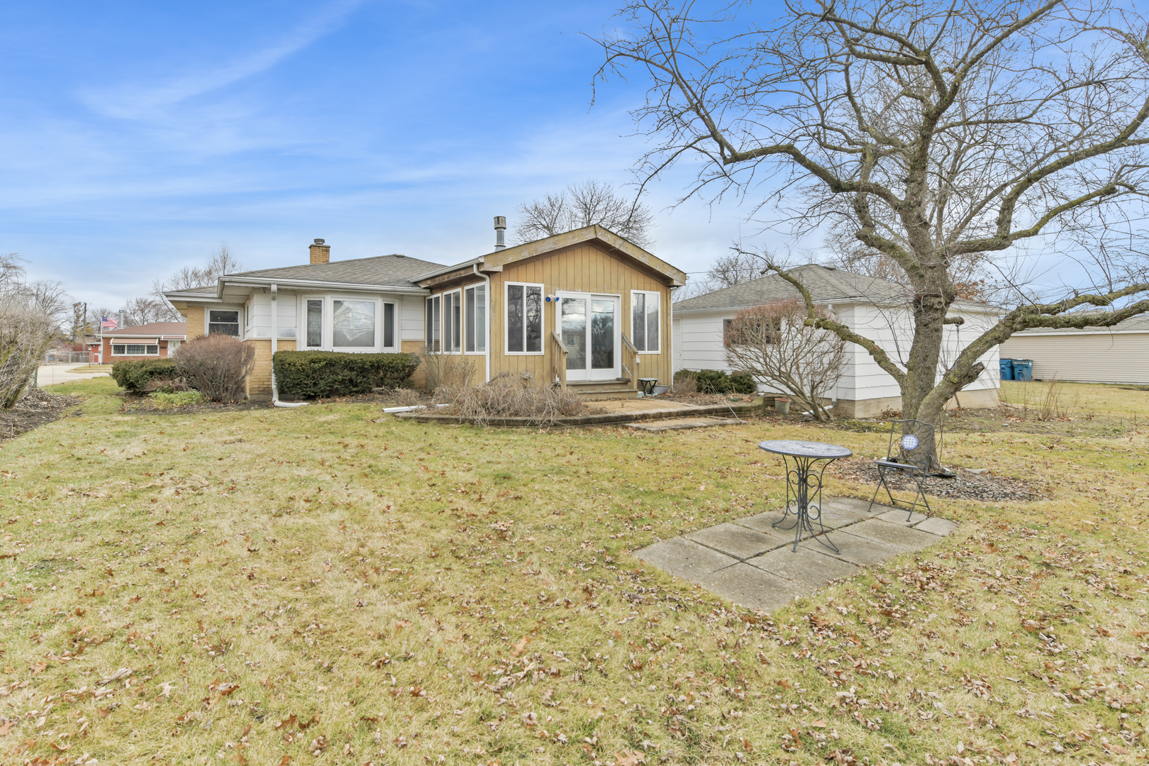 1713 W MARTHA Lane