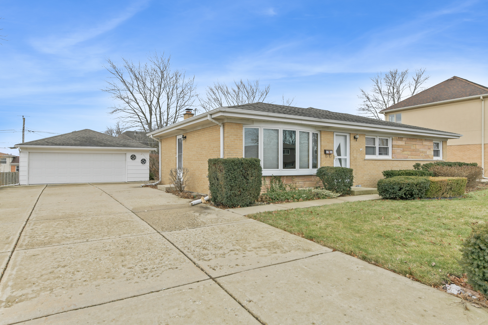 1713 W MARTHA Lane