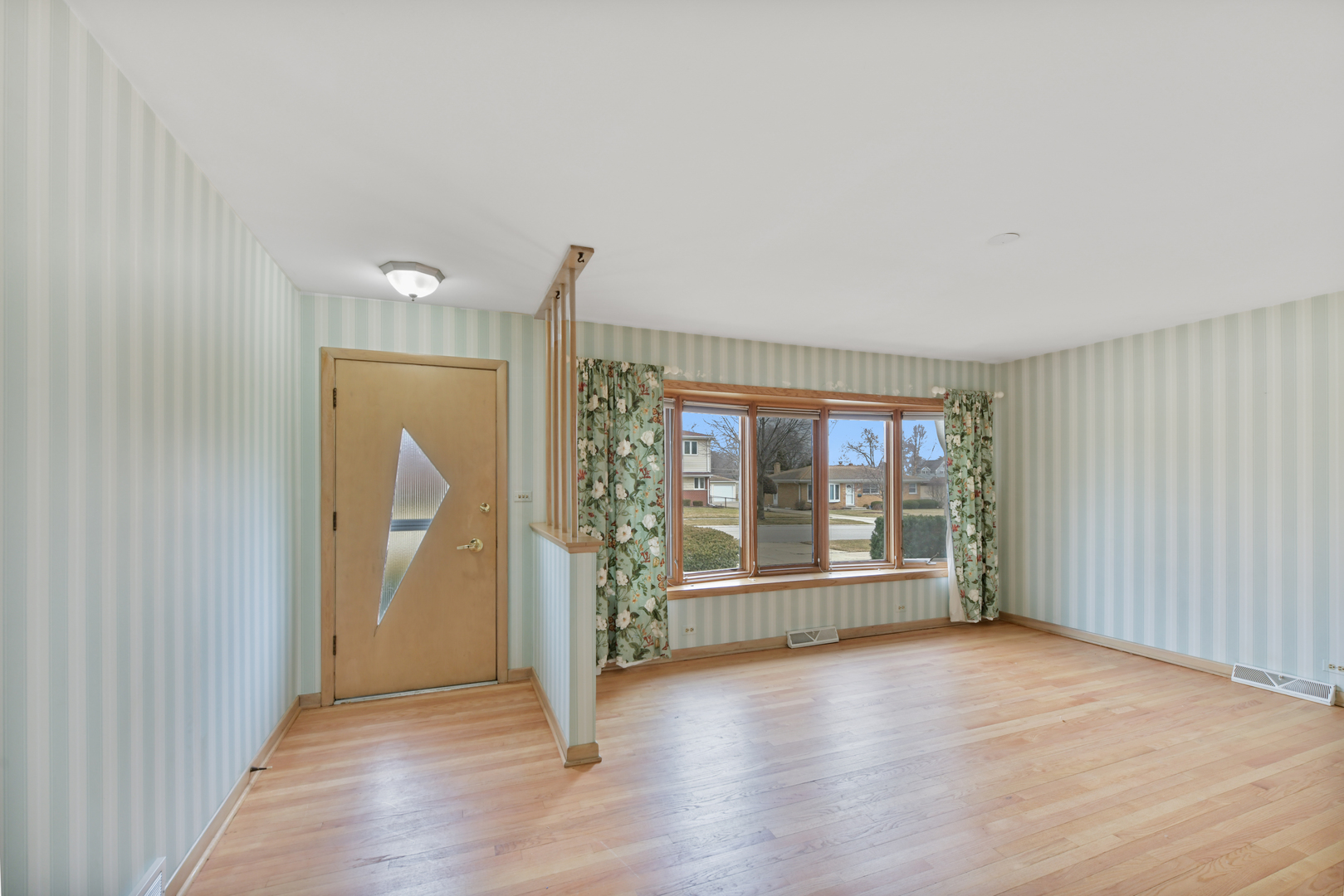 1713 W MARTHA Lane