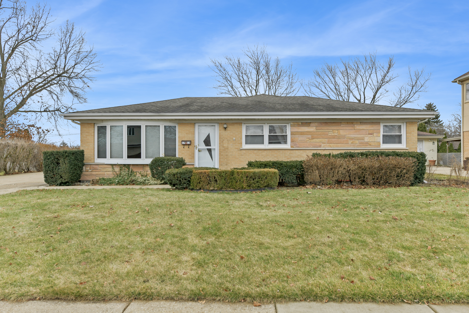 1713 W MARTHA Lane