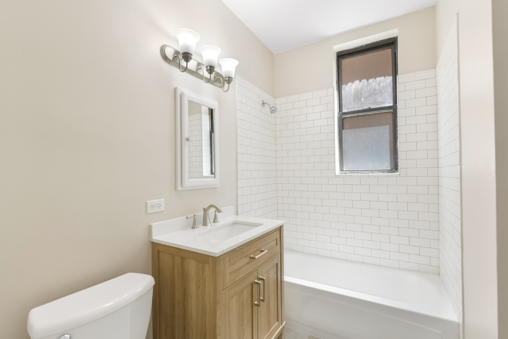 2245 N Western Avenue Unit: 1R