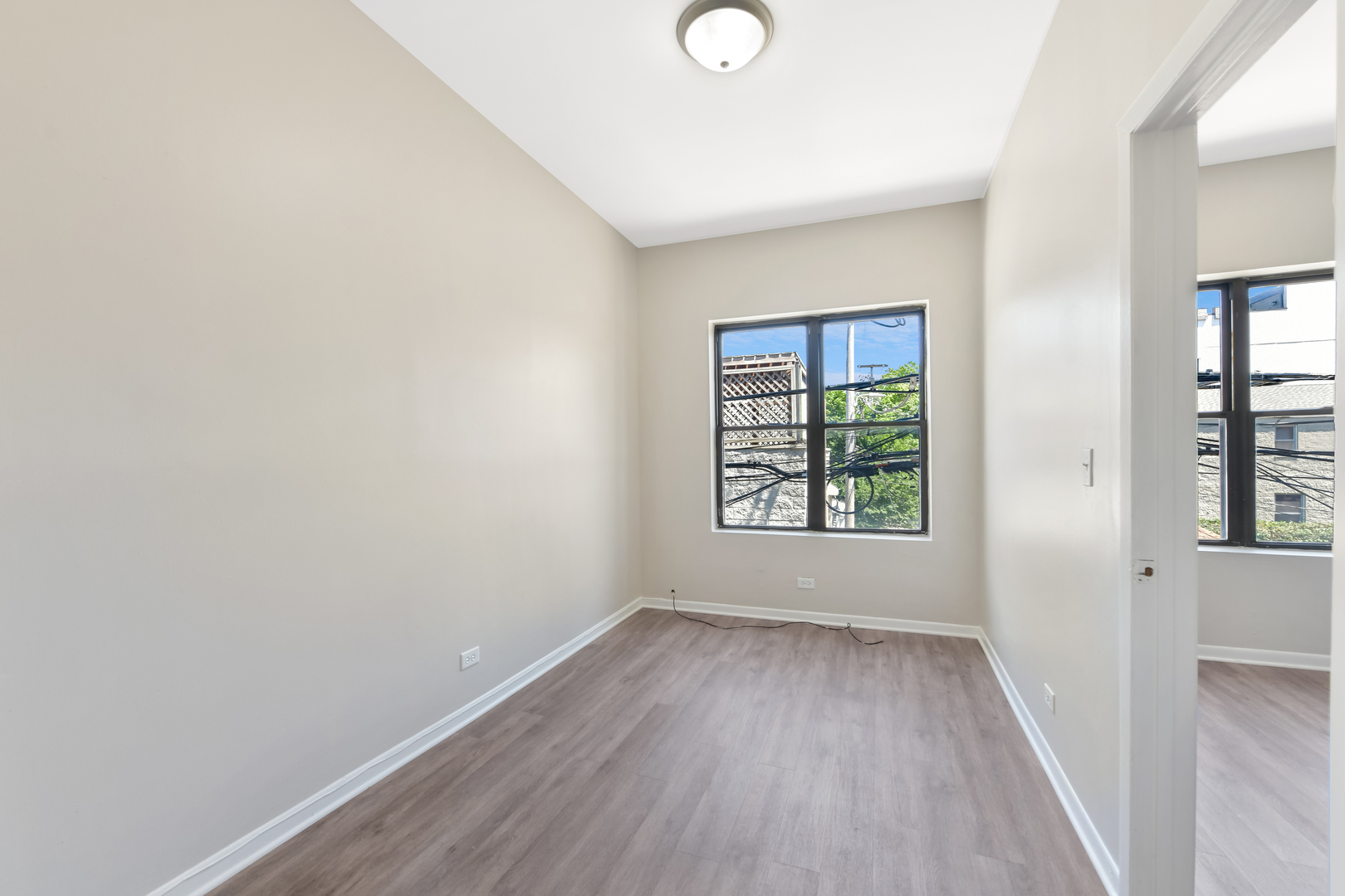 2245 N Western Avenue Unit: 1R