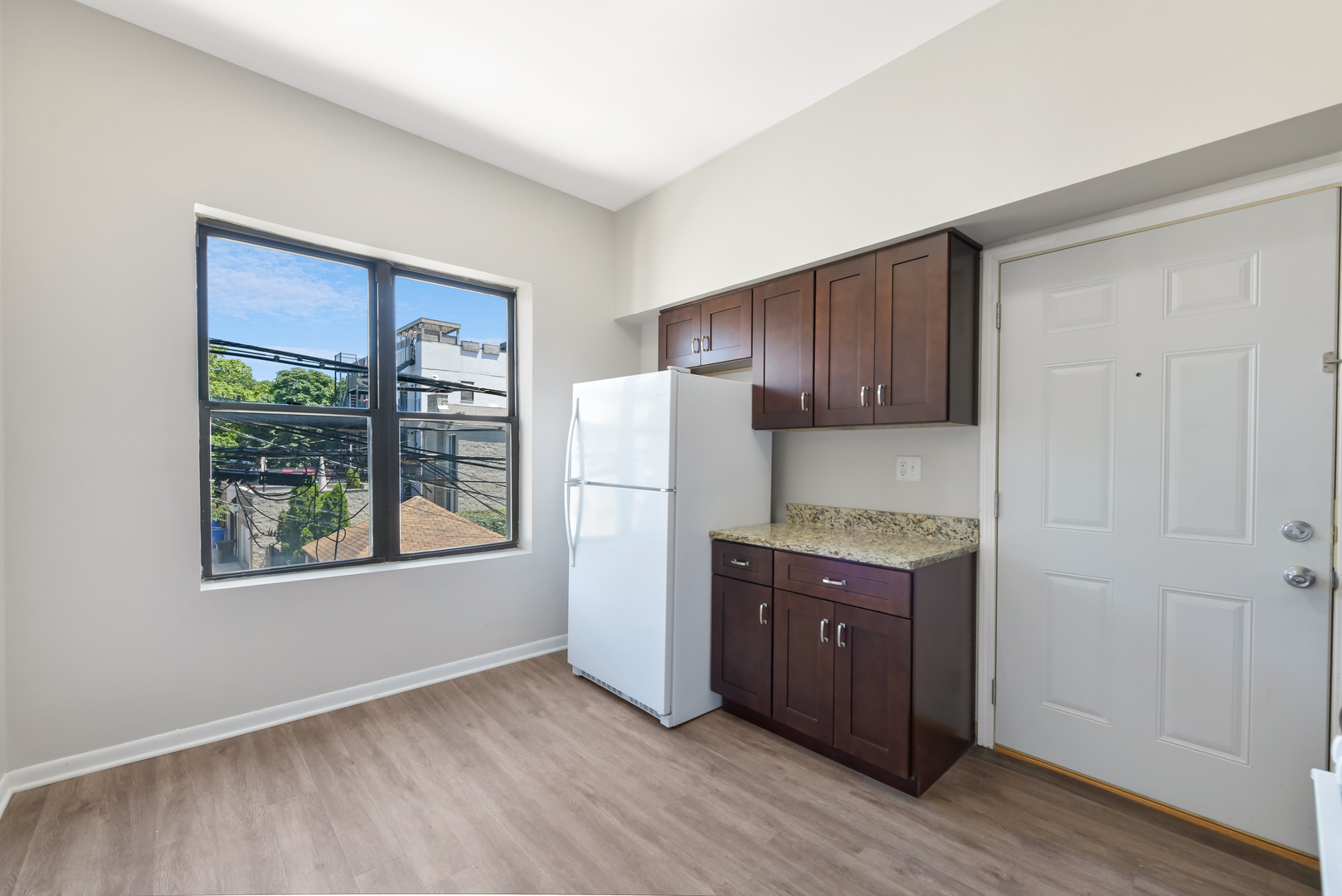 2245 N Western Avenue Unit: 1R