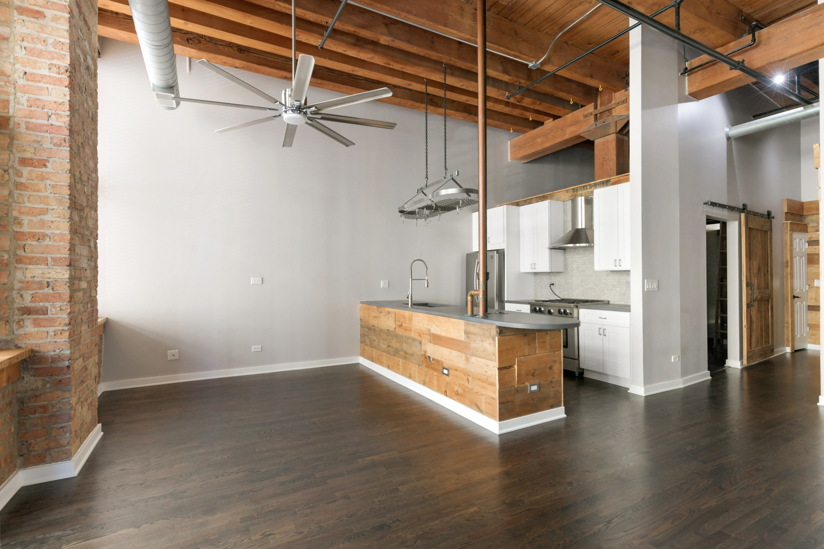 525 W Superior Street Unit: 232