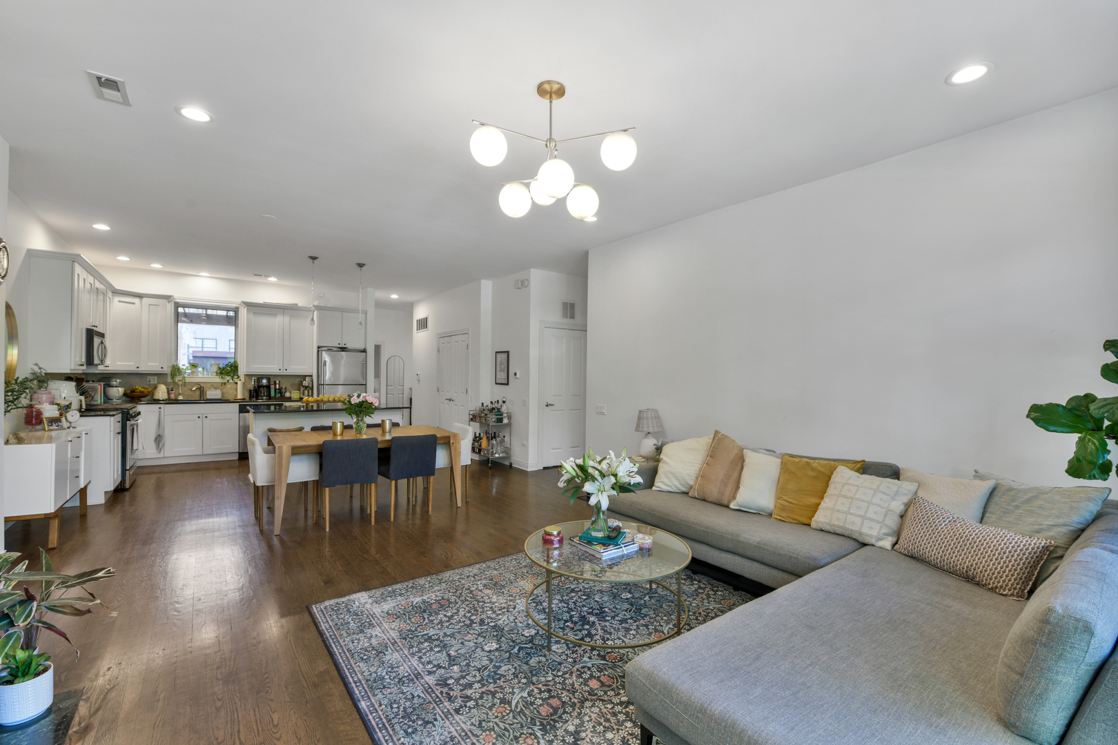 1355 W Washington Boulevard Unit: 2B