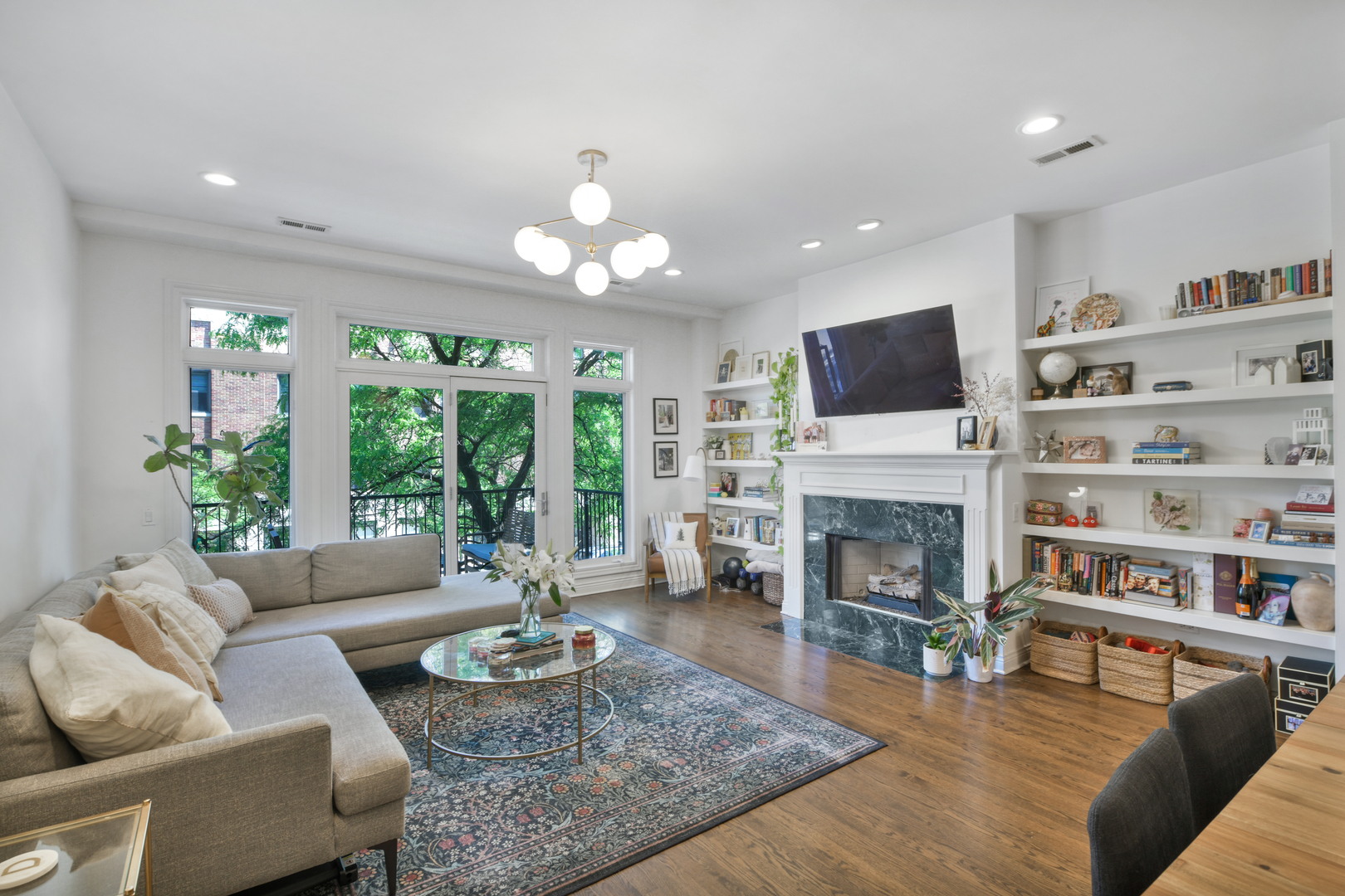 1355 W Washington Boulevard Unit: 2B