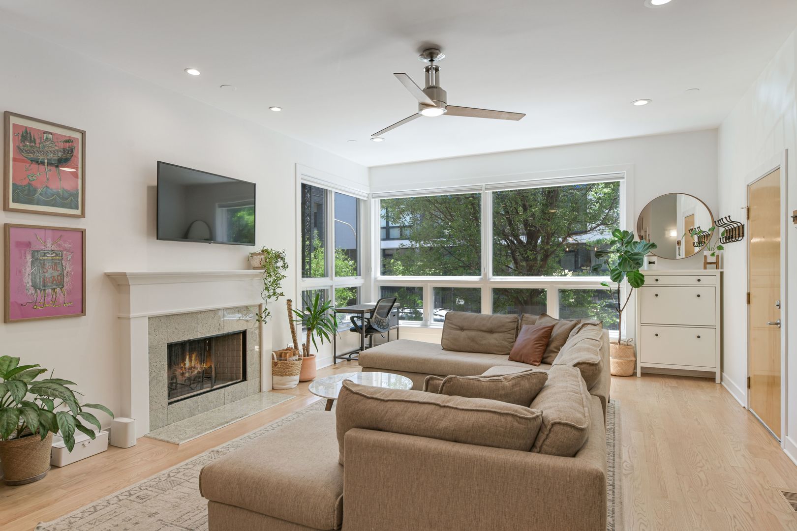 2862 W Lyndale Street Unit: 1E