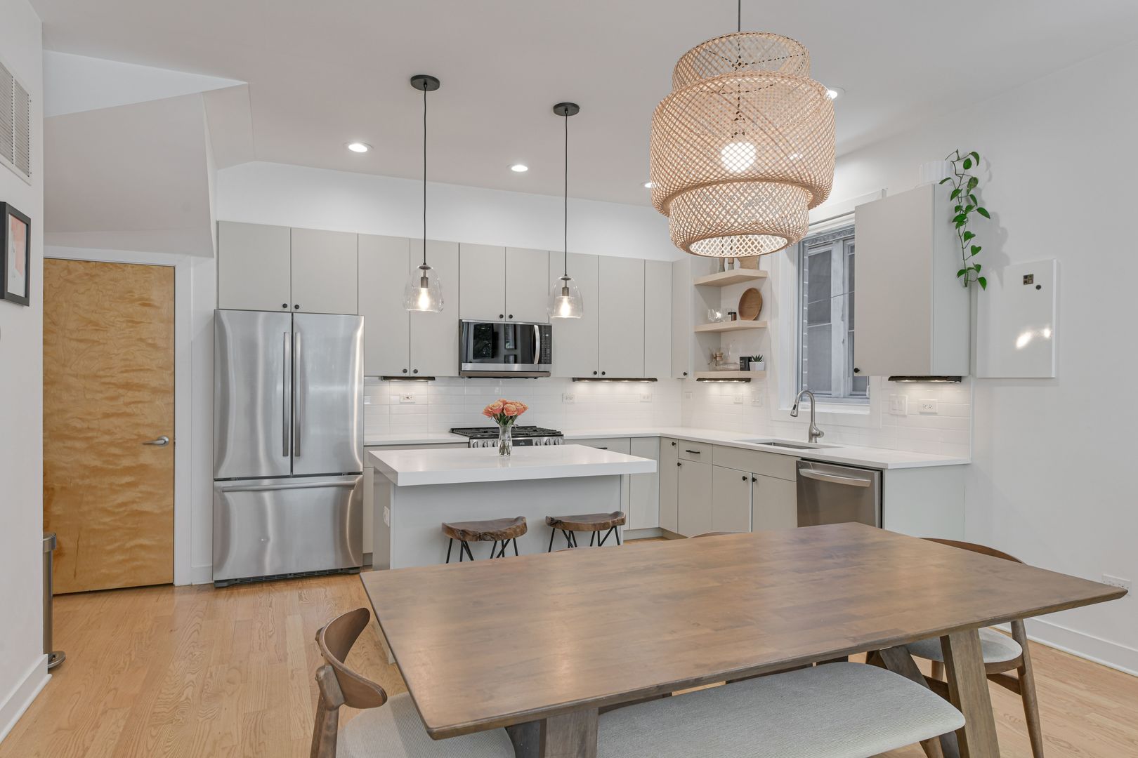 2862 W Lyndale Street Unit: 1E