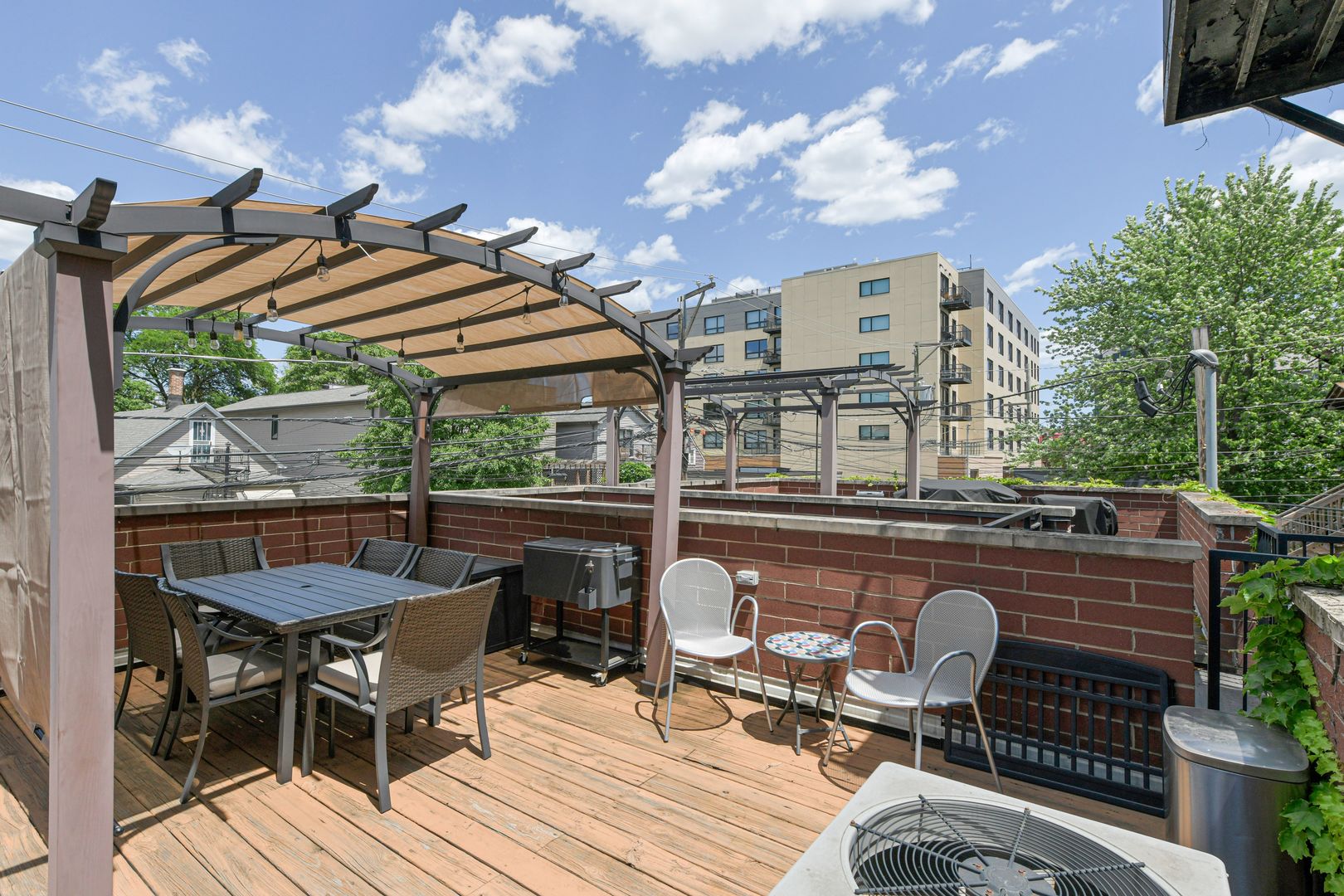2862 W Lyndale Street Unit: 1E
