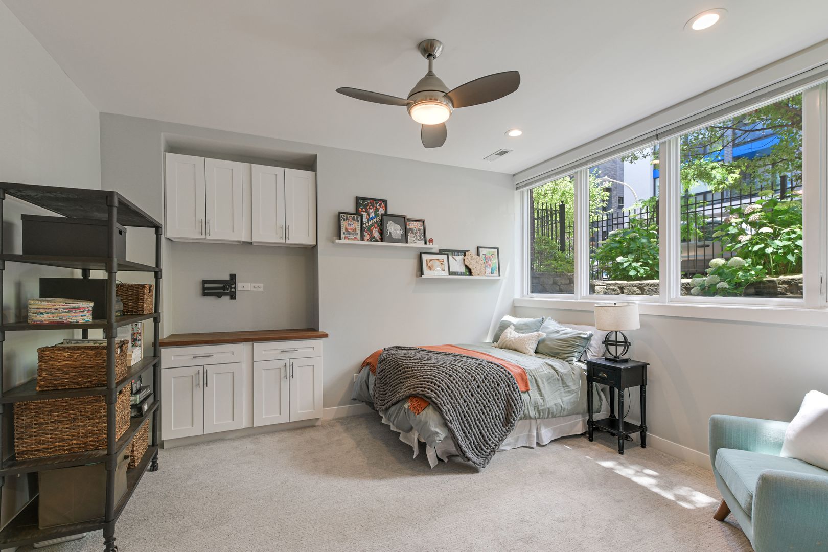 2862 W Lyndale Street Unit: 1E