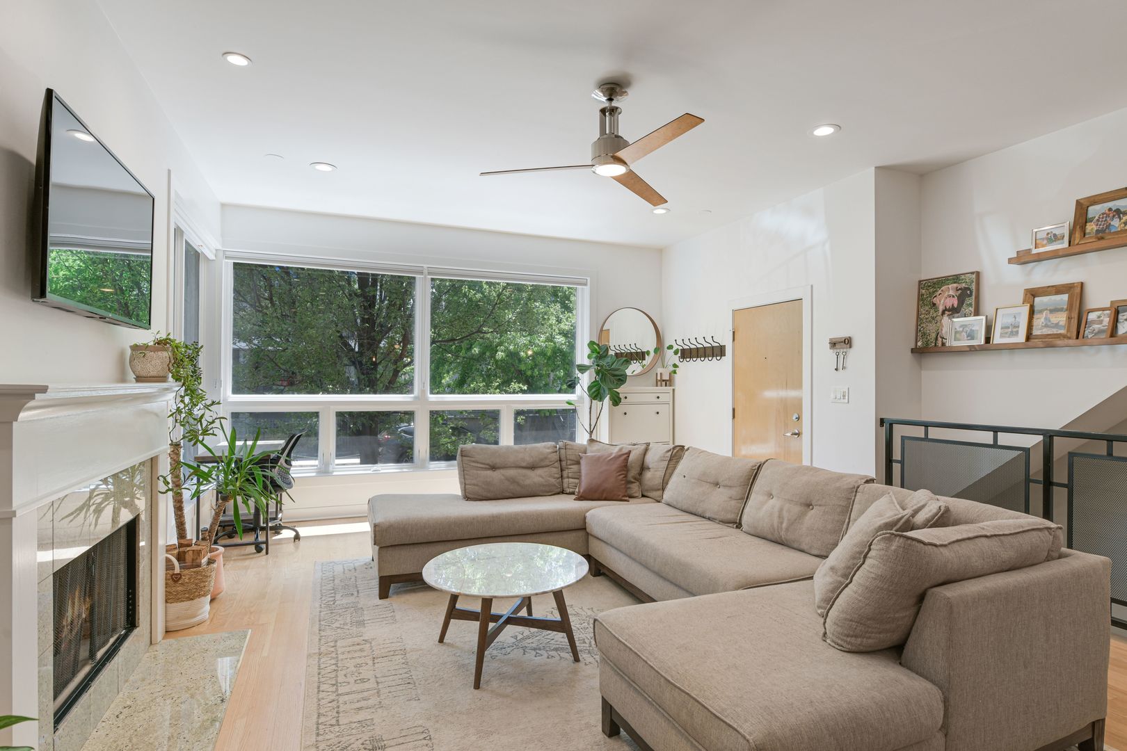 2862 W Lyndale Street Unit: 1E