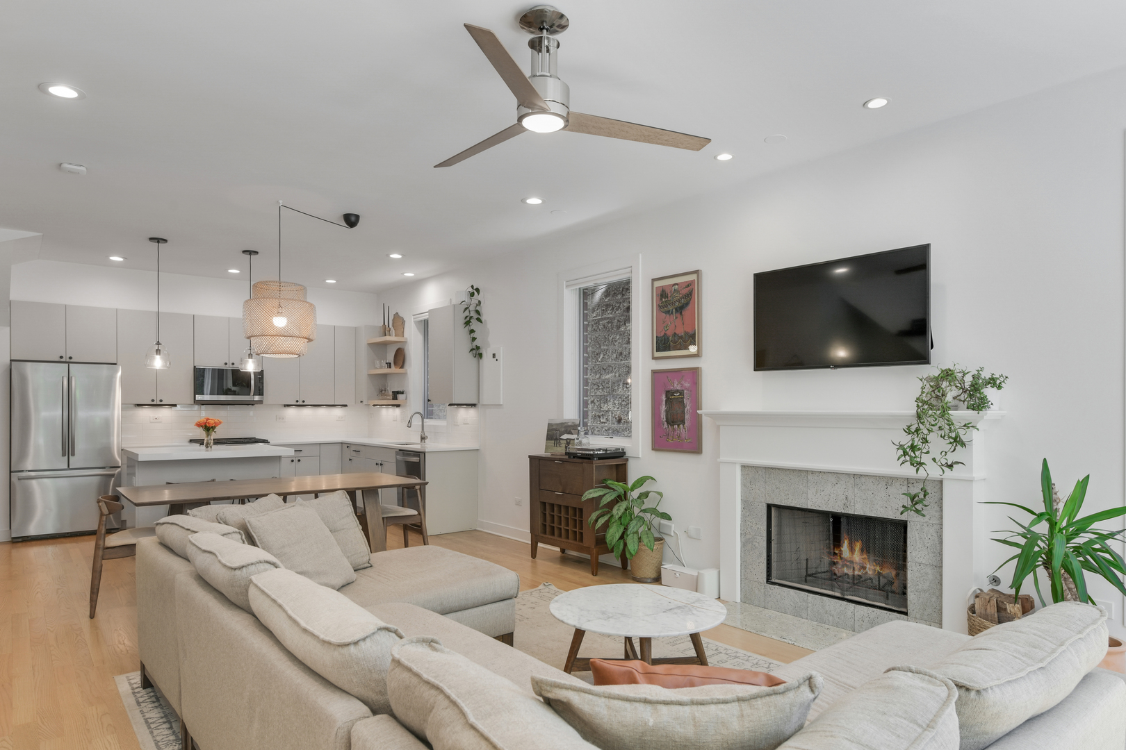 2862 W Lyndale Street Unit: 1E