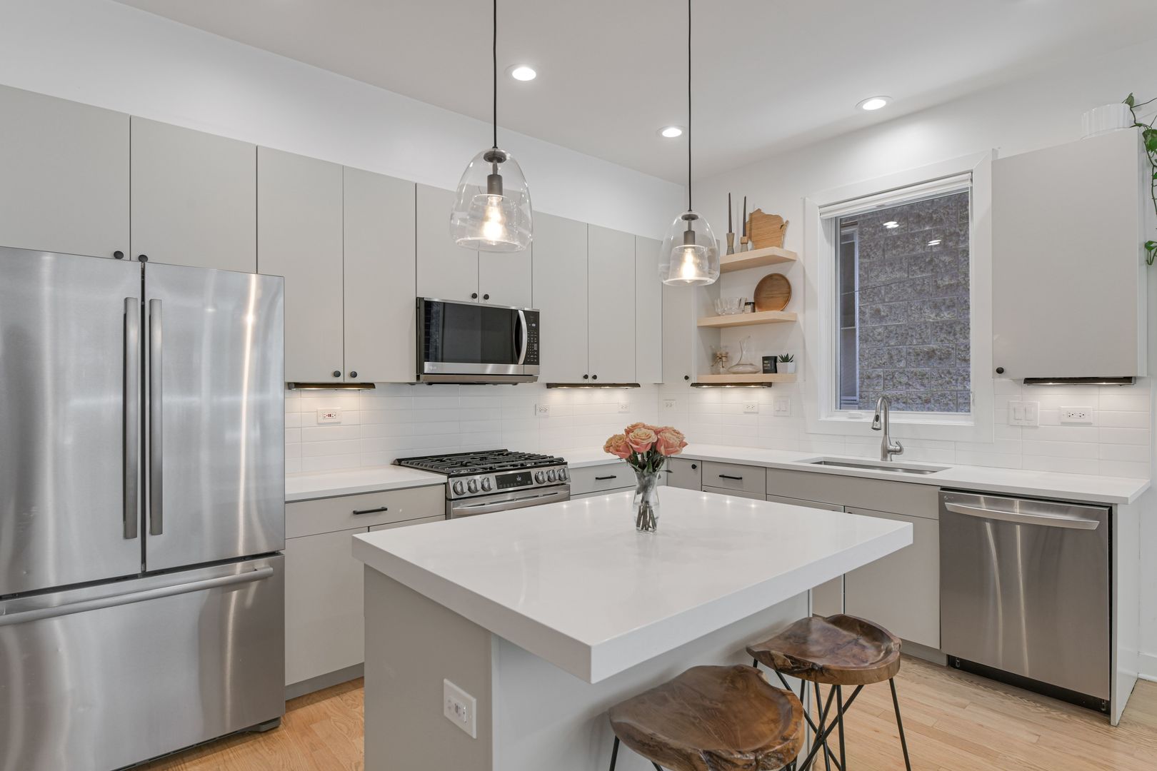 2862 W Lyndale Street Unit: 1E