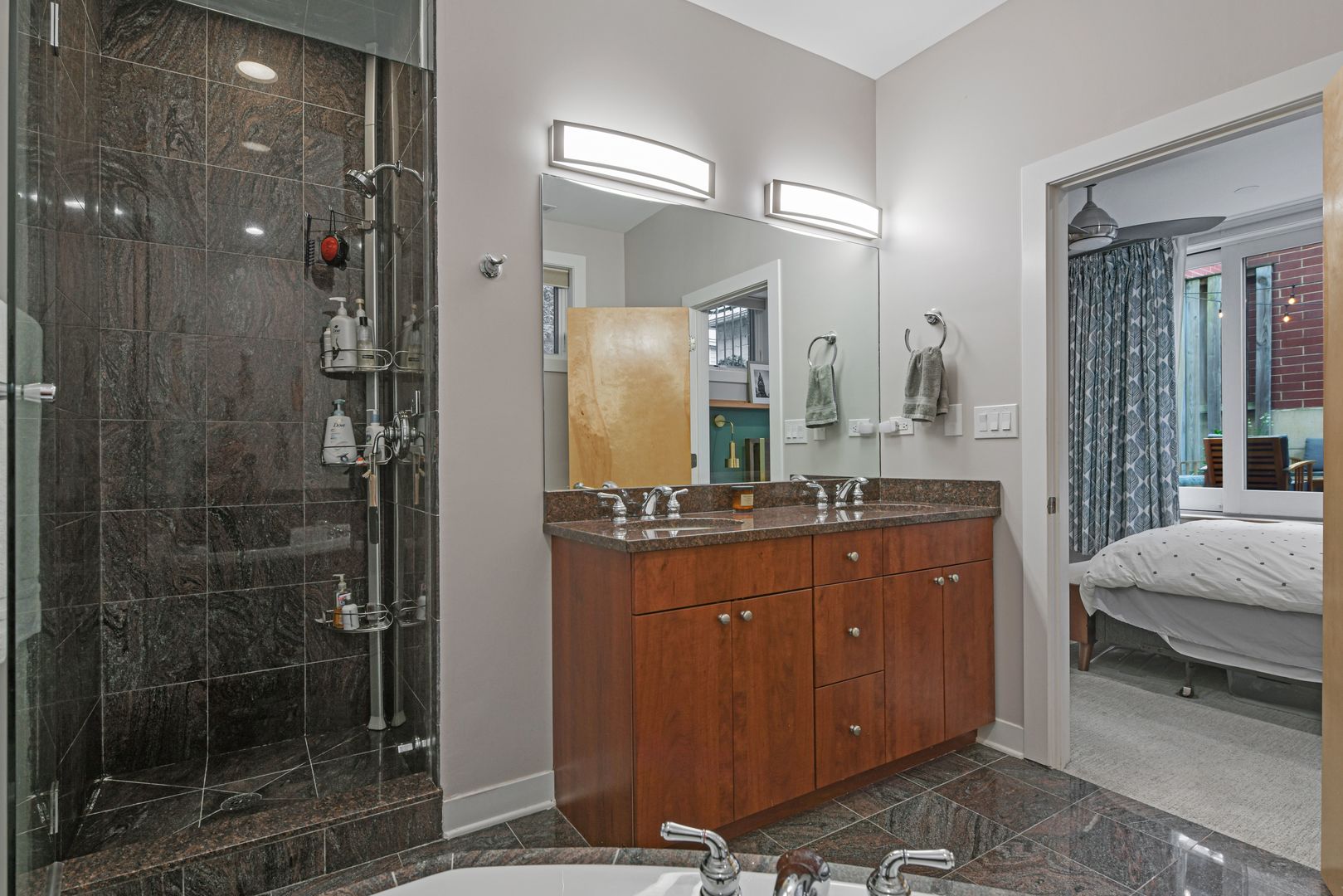 2862 W Lyndale Street Unit: 1E