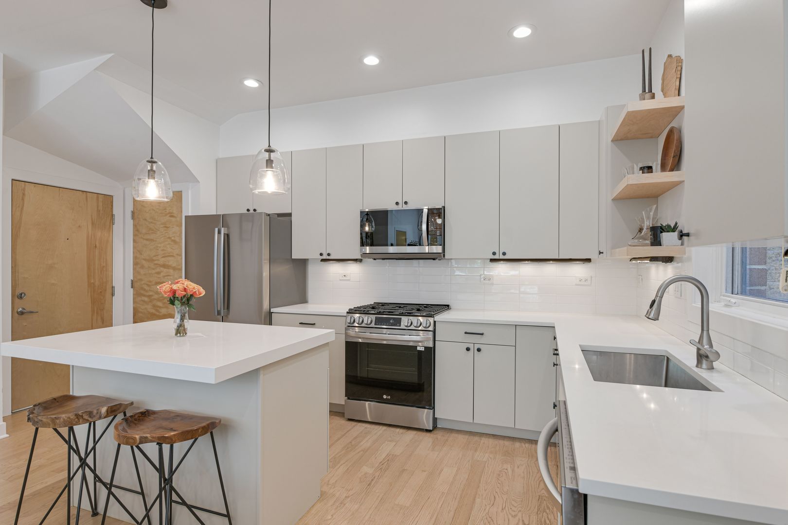 2862 W Lyndale Street Unit: 1E